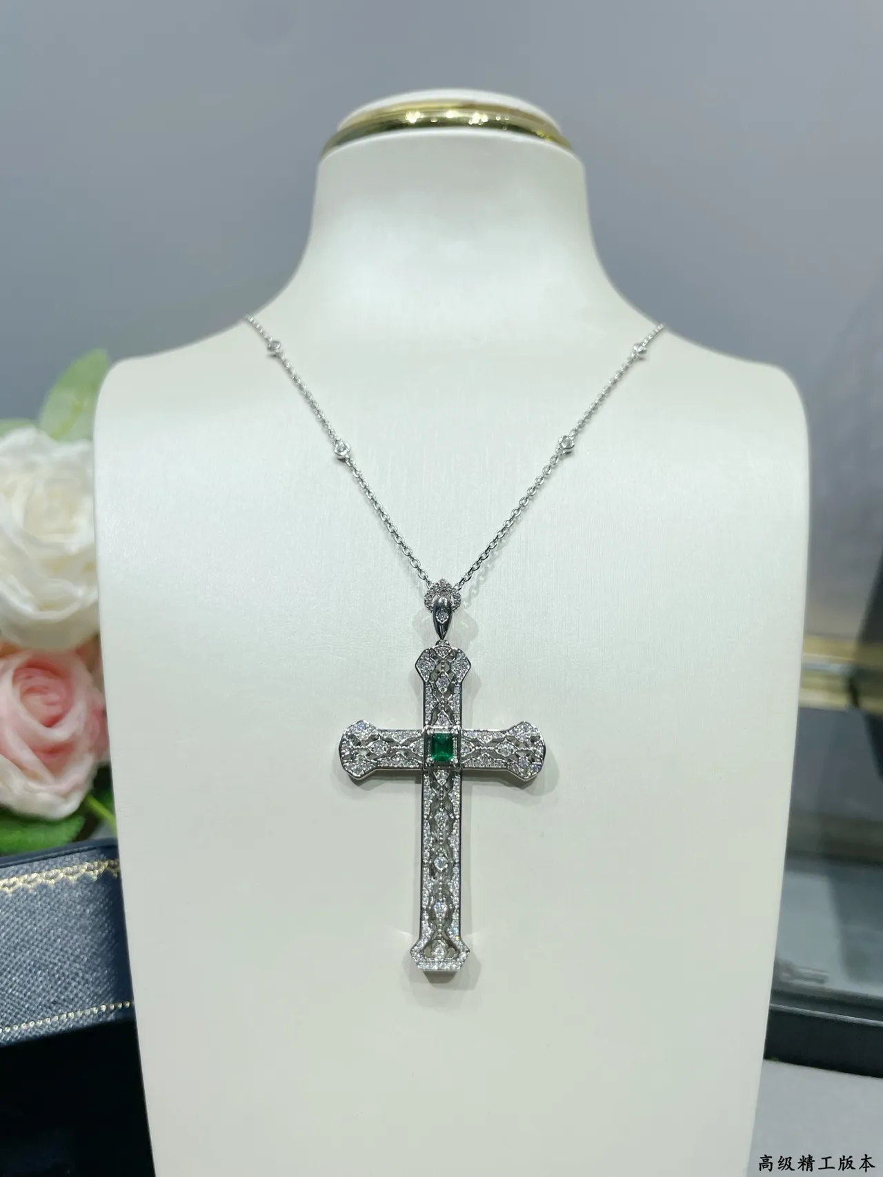 Silver Green Ornate Filigree Pavé-Set Diamonds Necklace