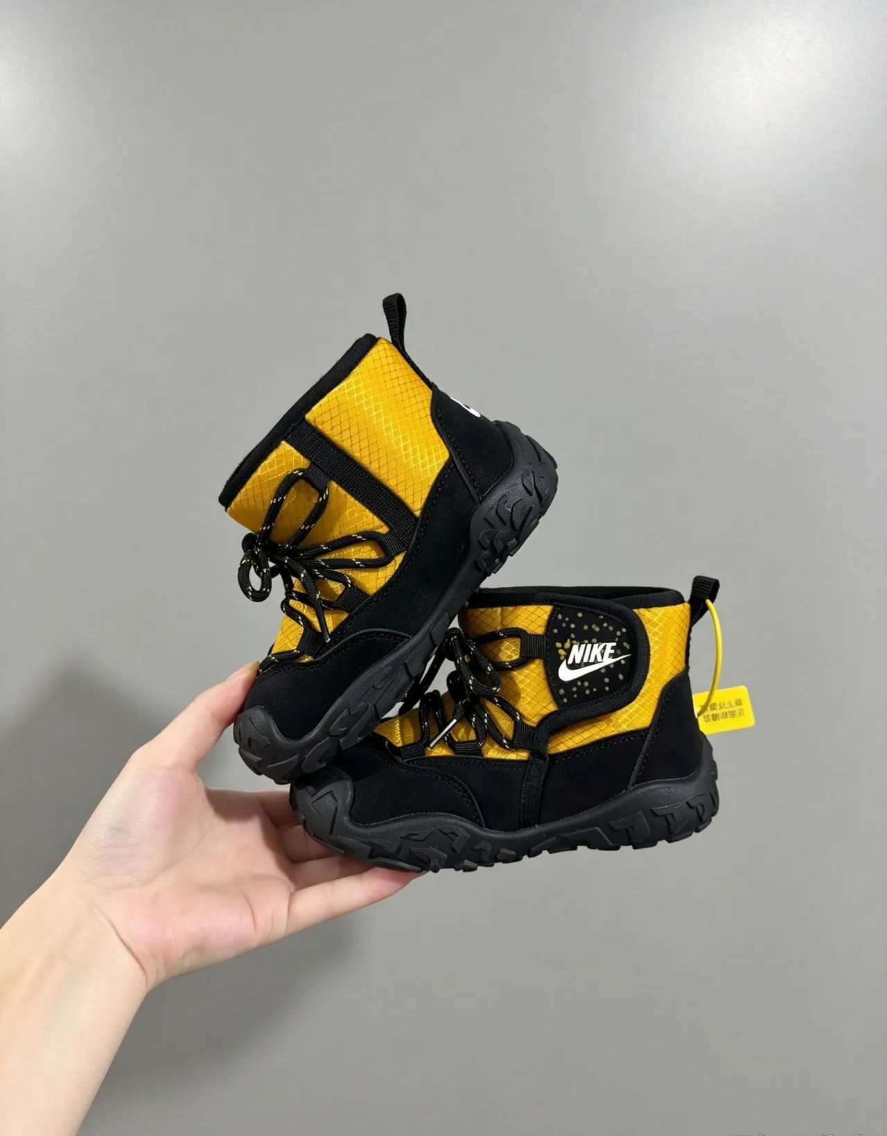Nike Black Pink Insulated Ankle Boot Synthetic Mesh And Suede-Like Upper Snow Boots