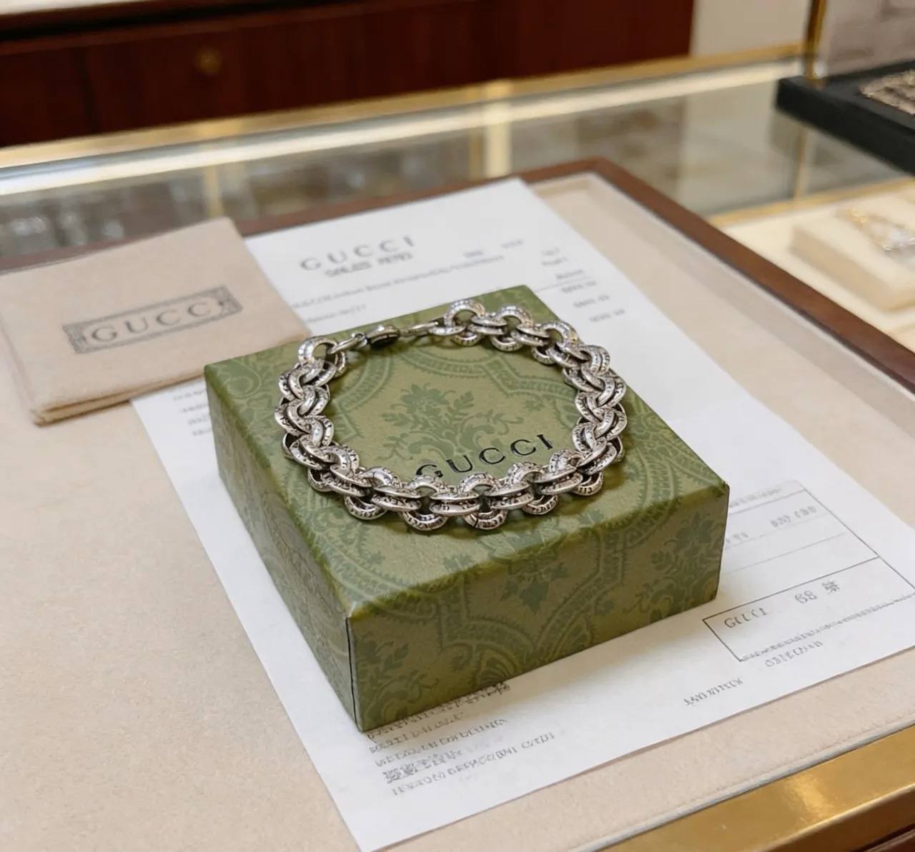 Gucci Engraved Curb-Link Silver-Tone Bracelet
