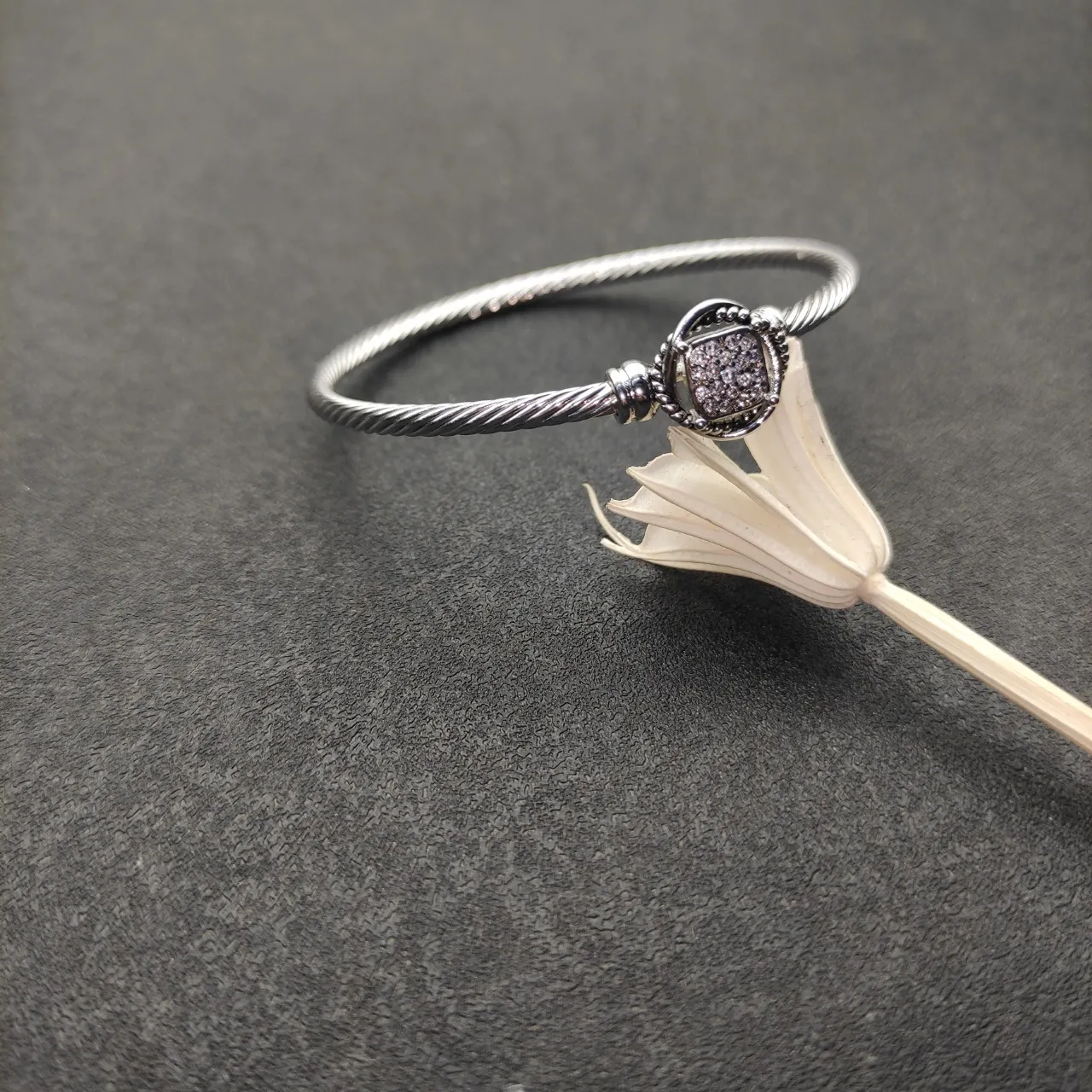 Tiffany & Co. HardWear Twisted Cable Pavé Heart Clasp Silver Bracelet