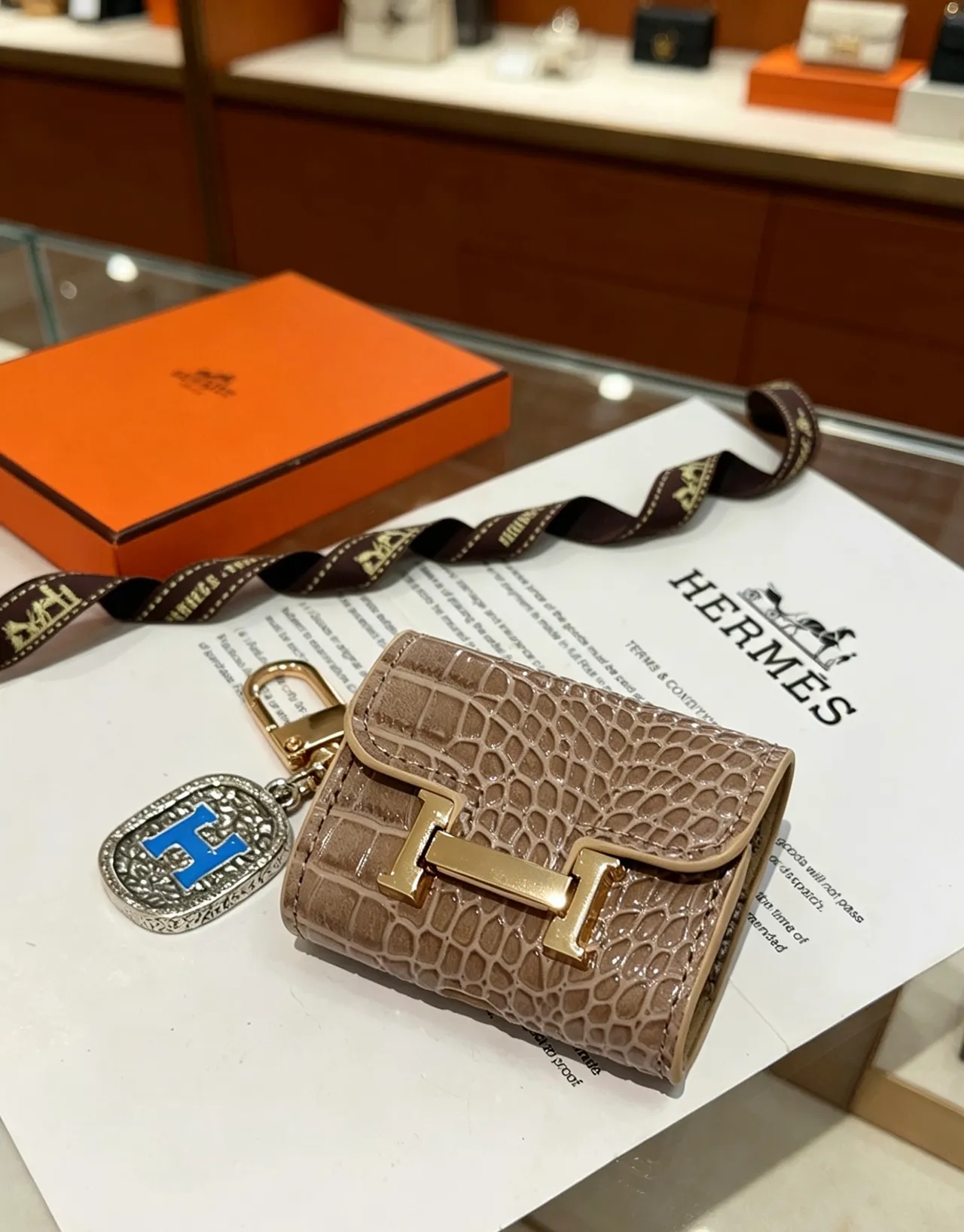 Hermès Beige Gold Crocodile-Embossed Leather H-Turnlock Clasp Coin Purse