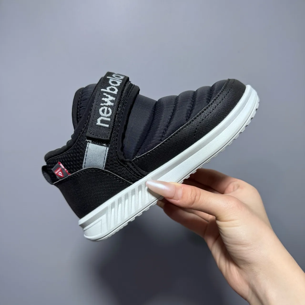 New Balance Silver Black Quilted Puffer Upper Single Velcro Strap Lifestyle Sneakers