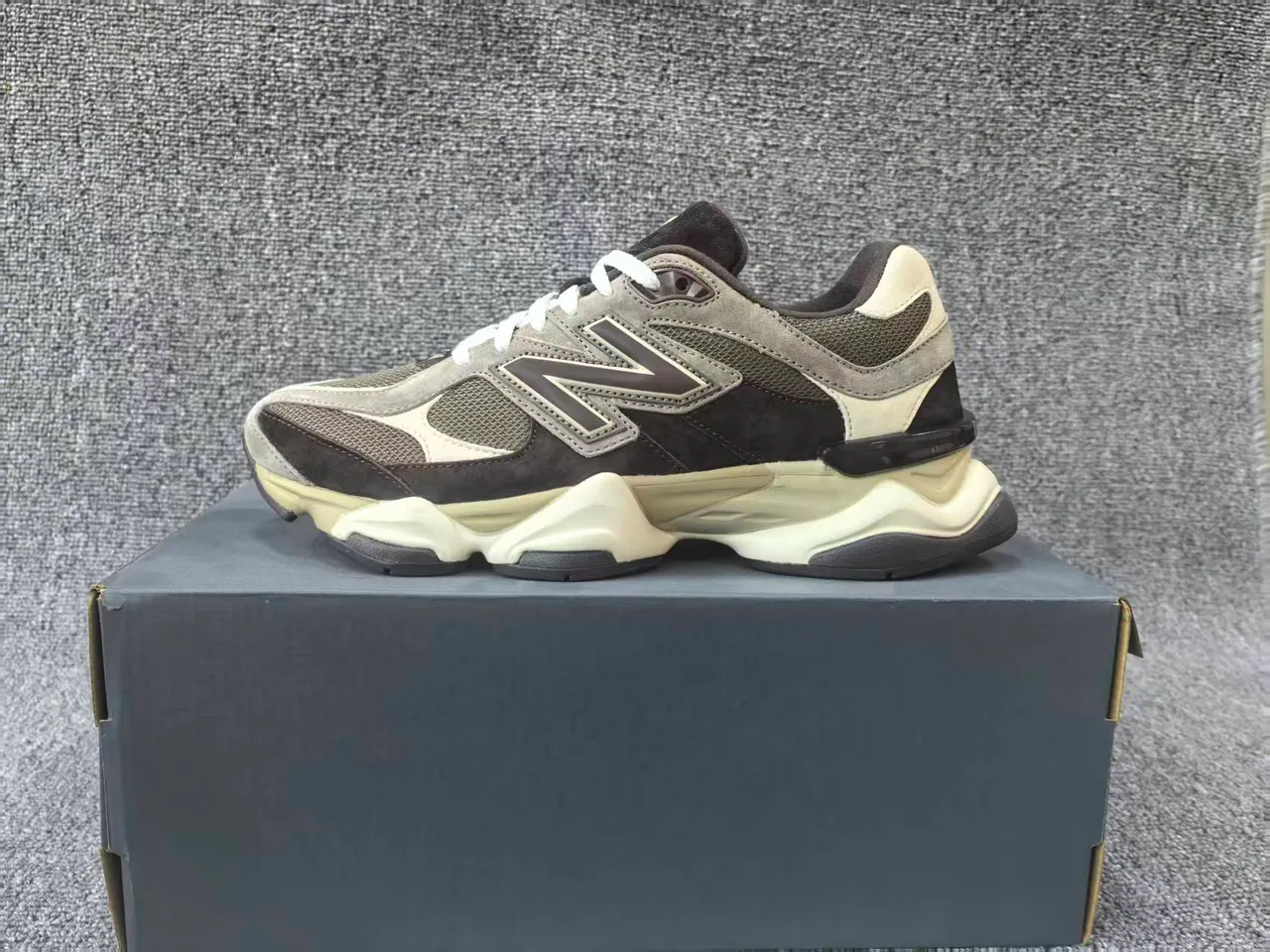 New Balance Brown Beige Chunky Midsole Mixed-Material Upper Lifestyle Sneakers