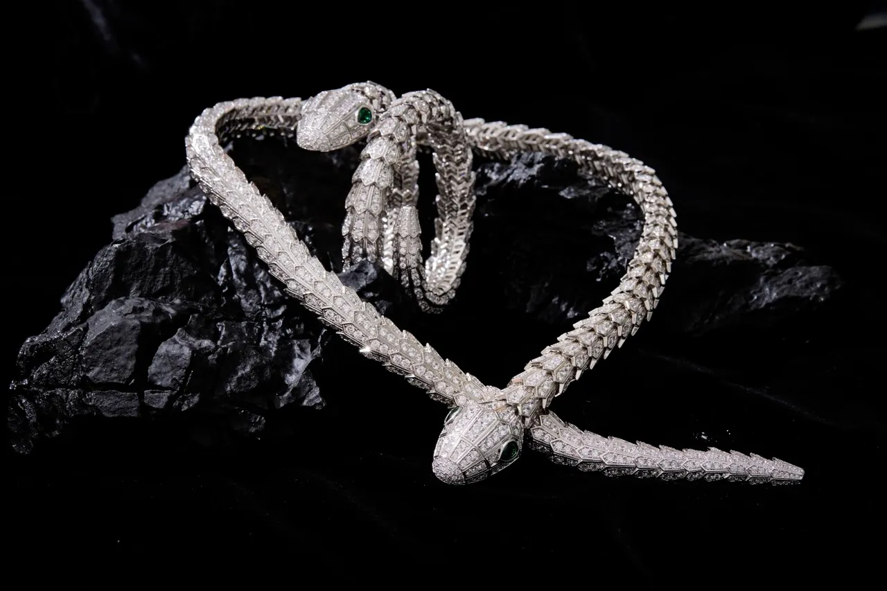 Bvlgari Serpenti Silver Green Articulated Scale Motif Pavé Diamond Setting Bracelet