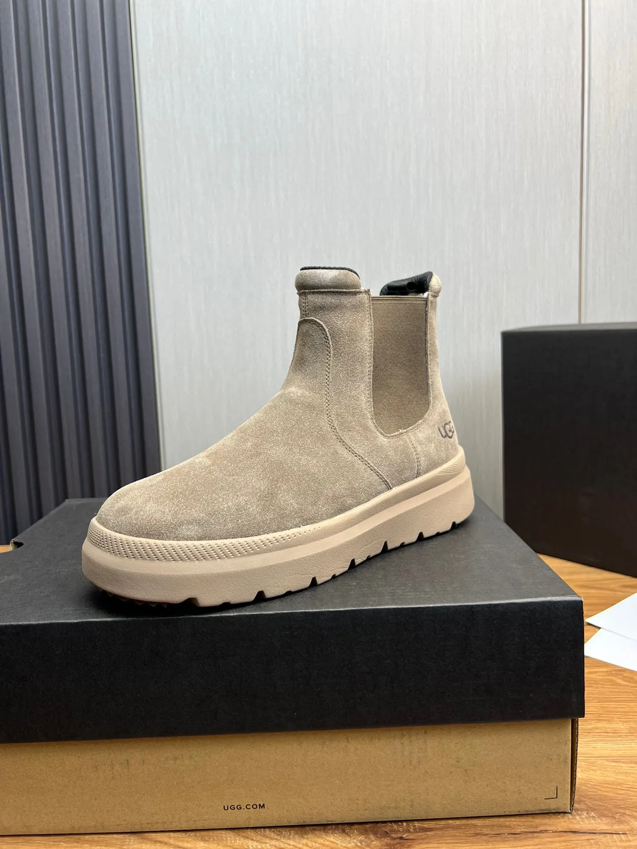 UGG Chelsea Boot Beige White Suede Upper Elastic Side Gussets Chelsea Boots
