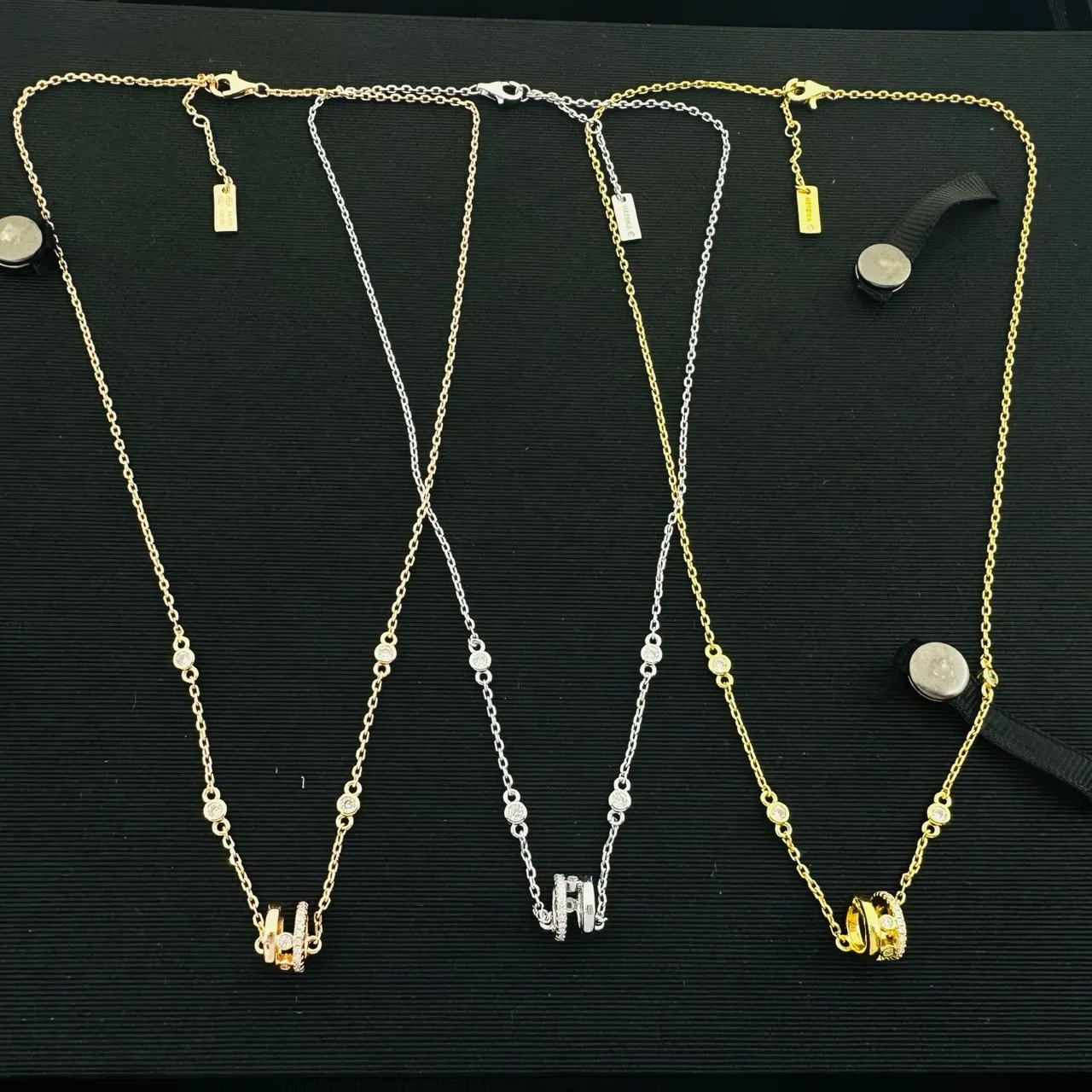 Gold Silver Chain Circular Halo Pendant Necklace