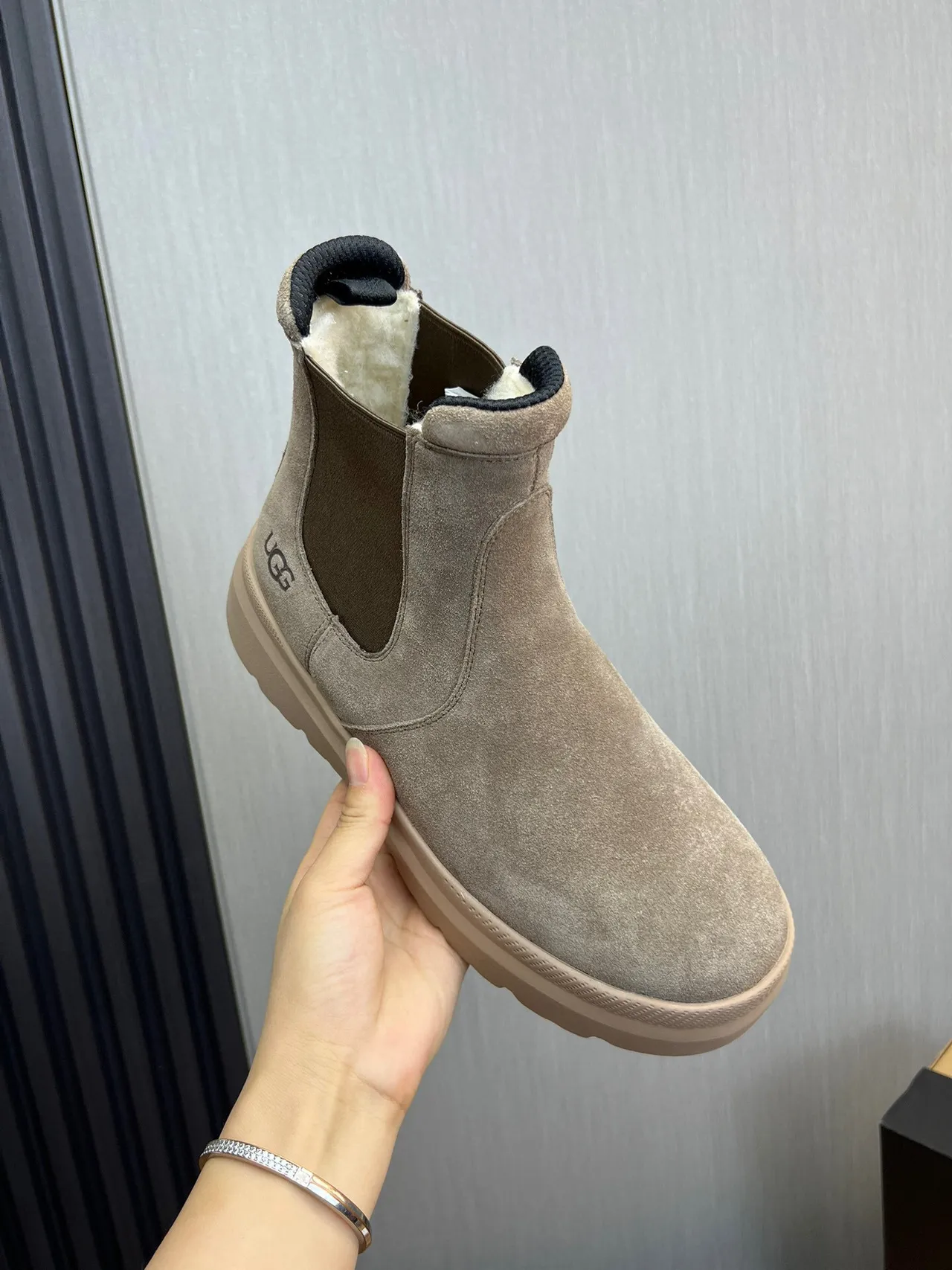 UGG Chelsea Boot Beige White Suede Upper Elastic Side Gussets Chelsea Boots