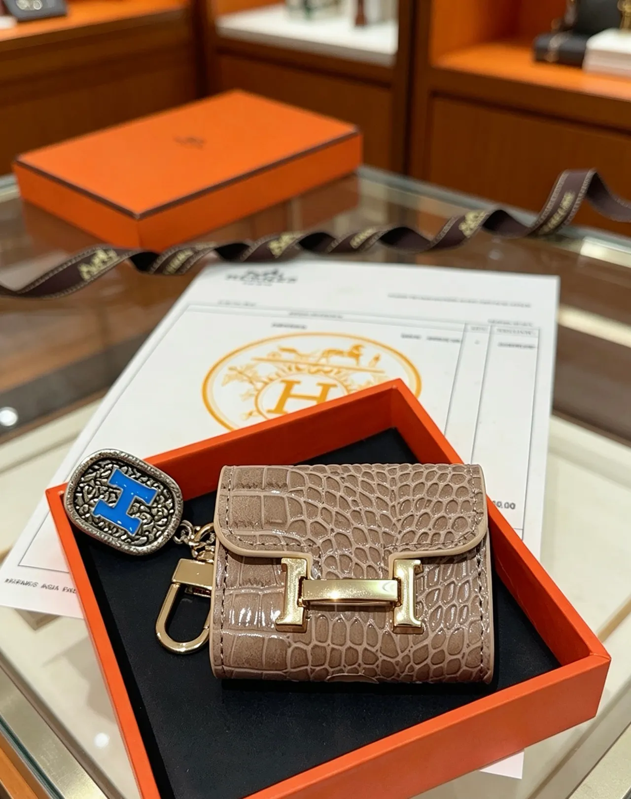 Hermès Beige Gold Crocodile-Embossed Leather H-Turnlock Clasp Coin Purse