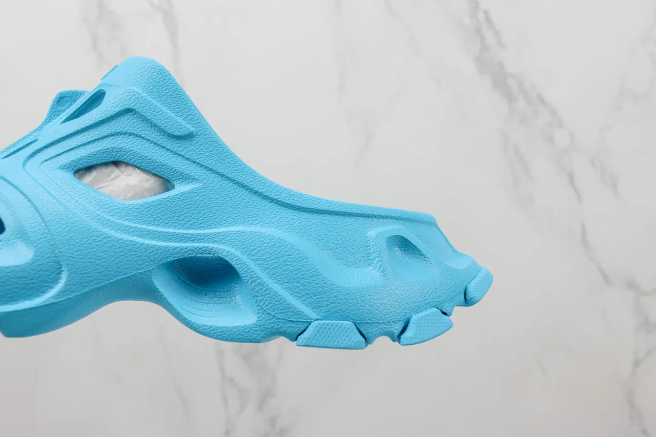 Crocs Classic Clog Light Blue Molded Foam Clog