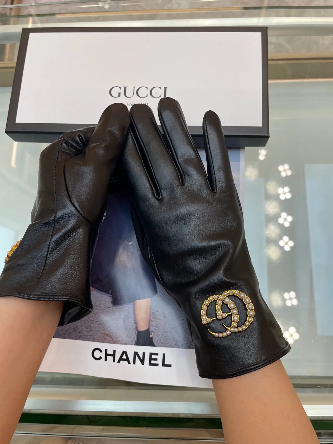 Gucci GG Marmont-inspired Black Gold Smooth Pearl-Embellished Interlocking G Logo Leather Gloves