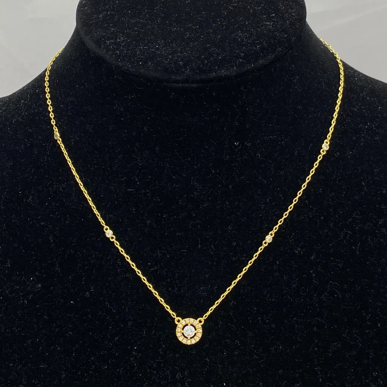 Gold Silver Chain Circular Halo Pendant Necklace