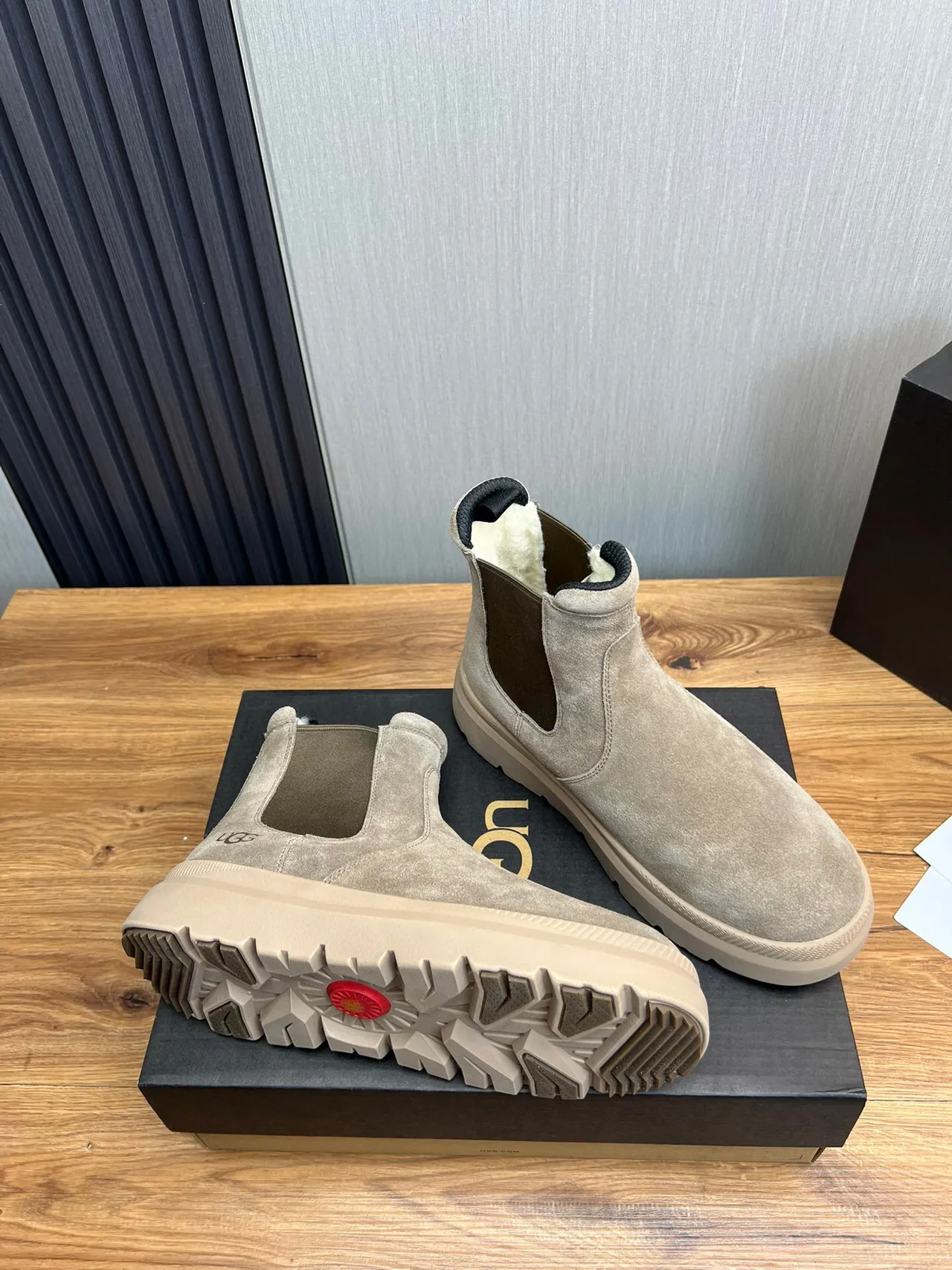 UGG Chelsea Boot Beige White Suede Upper Elastic Side Gussets Chelsea Boots
