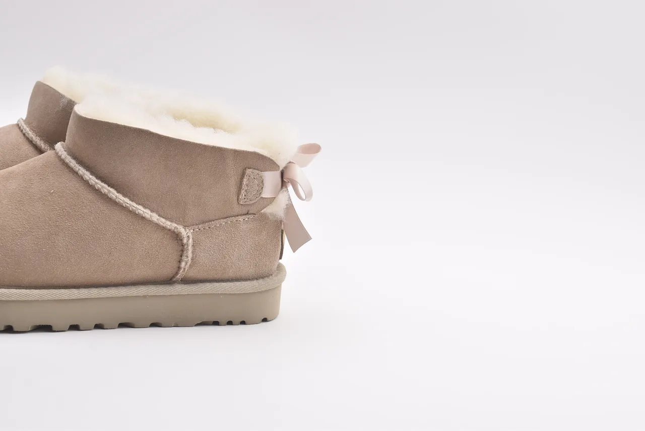 UGG Classic Beige Pink Suede Upper Shearling Lining Snow Boots
