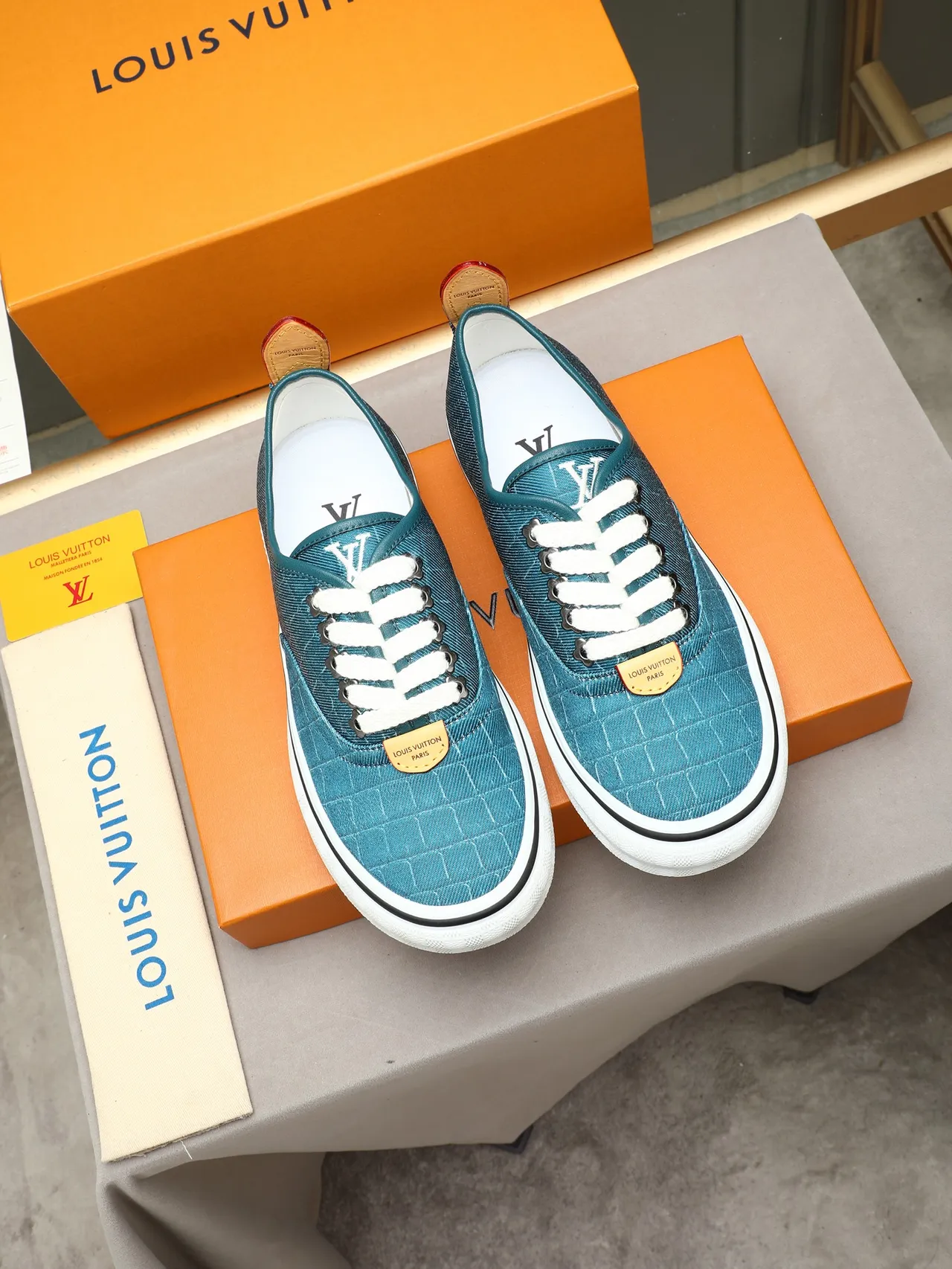 Vans Blue White Quilted Teal Canvas Upper Fuzzy Laces Lifestyle Sneakers