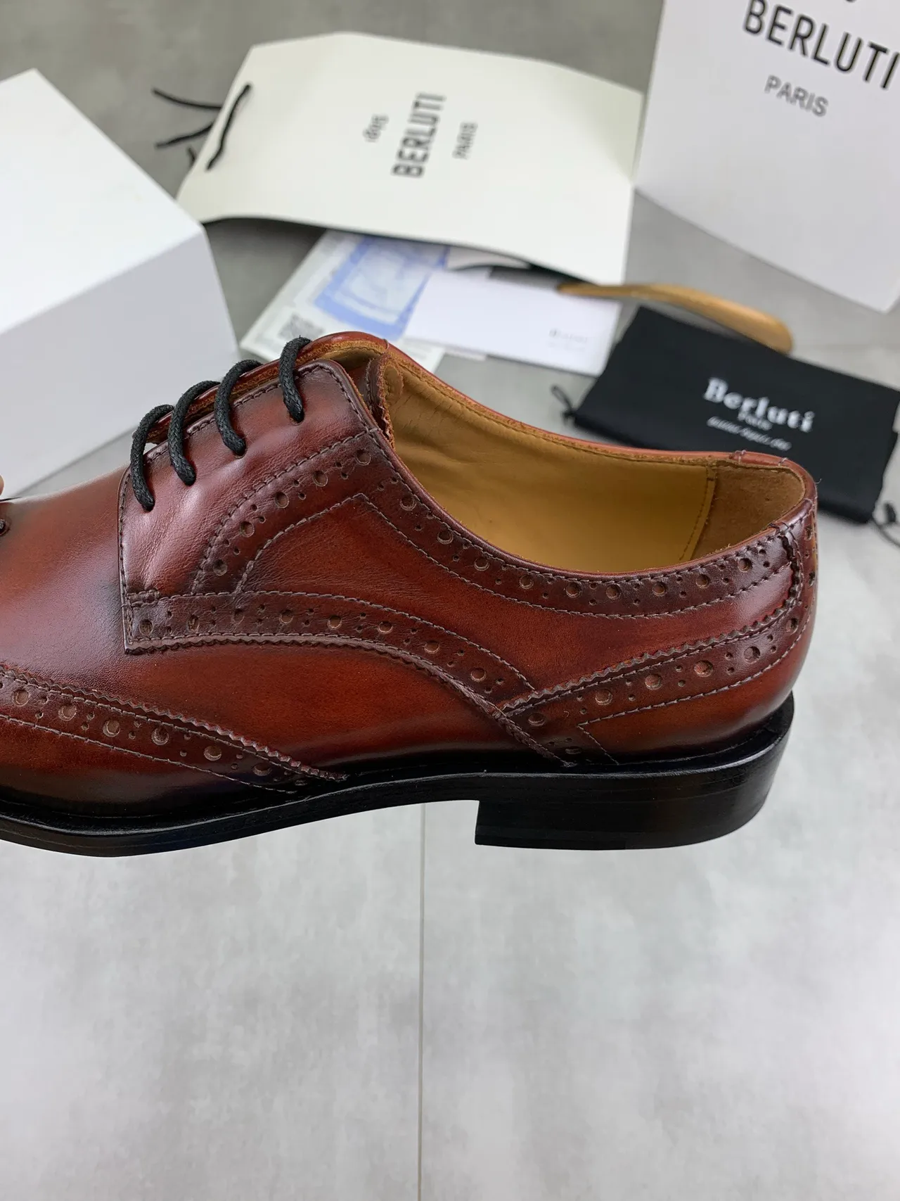 BERLUTI Brown Black Polished Leather Full Wingtip Brogue