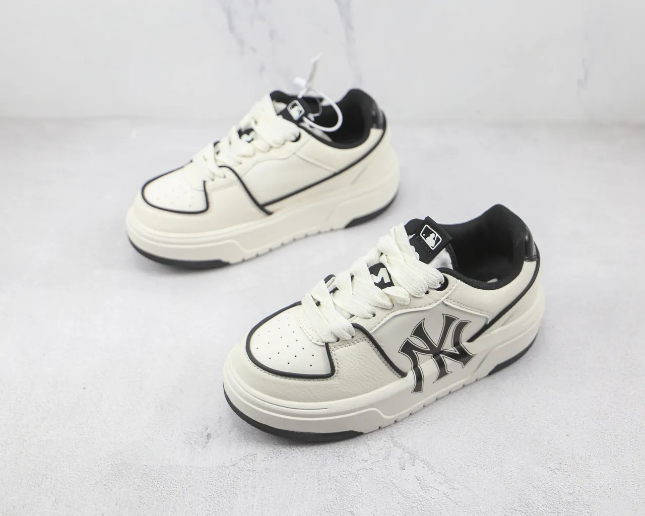 New Era NY Yankees Logo Platform Lifestyle Sneakers