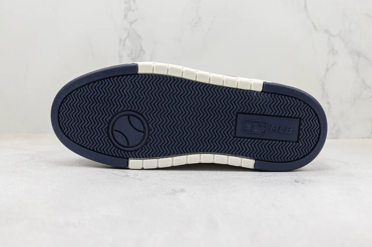 Mitchell & Ness New York Yankees Monogram Platform Lifestyle Sneakers