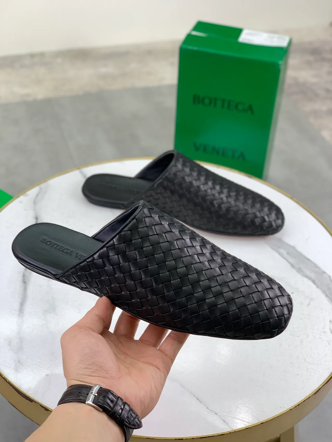 Bottega Veneta Cassette Black Woven Intrecciato Leather Backless Slip-On Casual Shoes