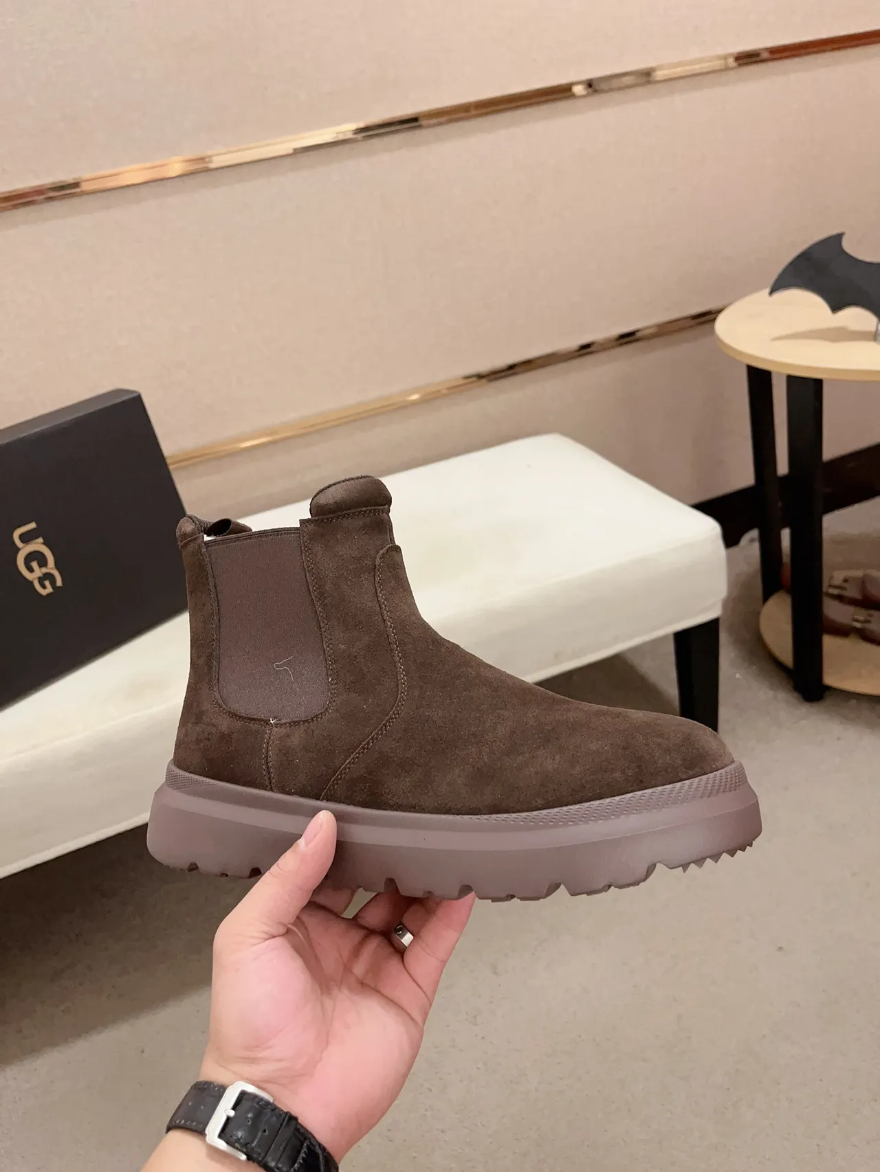 UGG Chelsea Boot Brown Gray Suede Upper Elastic Side Gussets Chelsea Boots