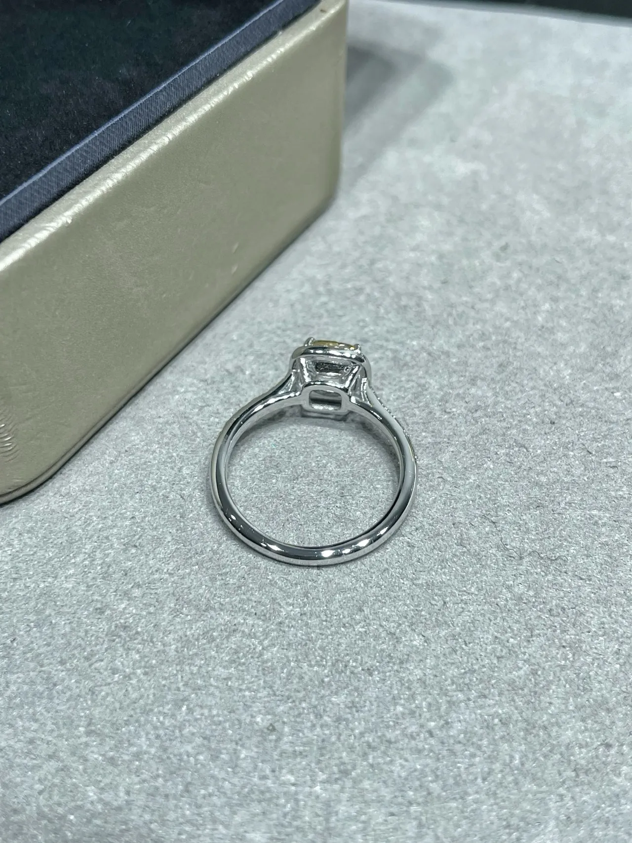 Yellow Silver Cushion-Cut Center Stone Halo Setting Ring