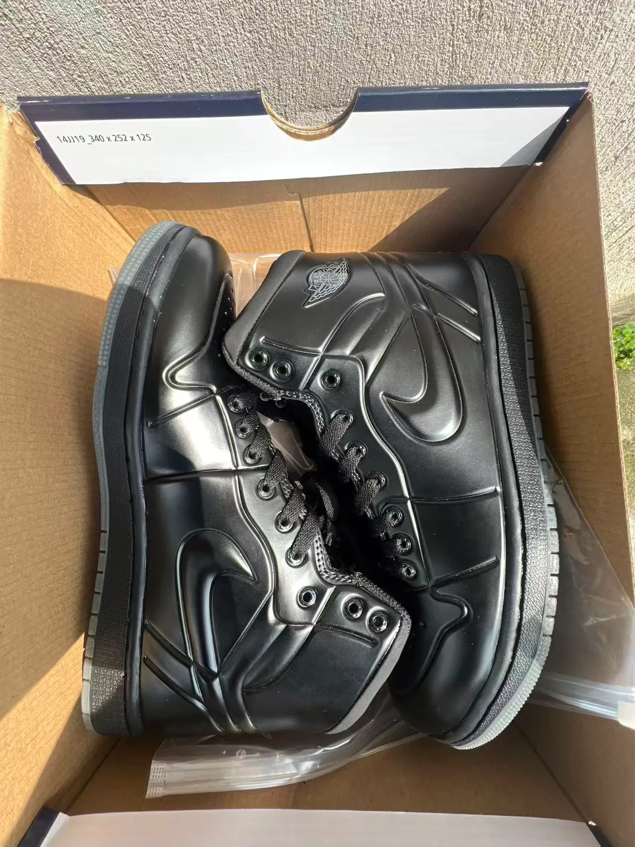 Air Jordan 1 Monochrome Black High-Top Basketball Shoes