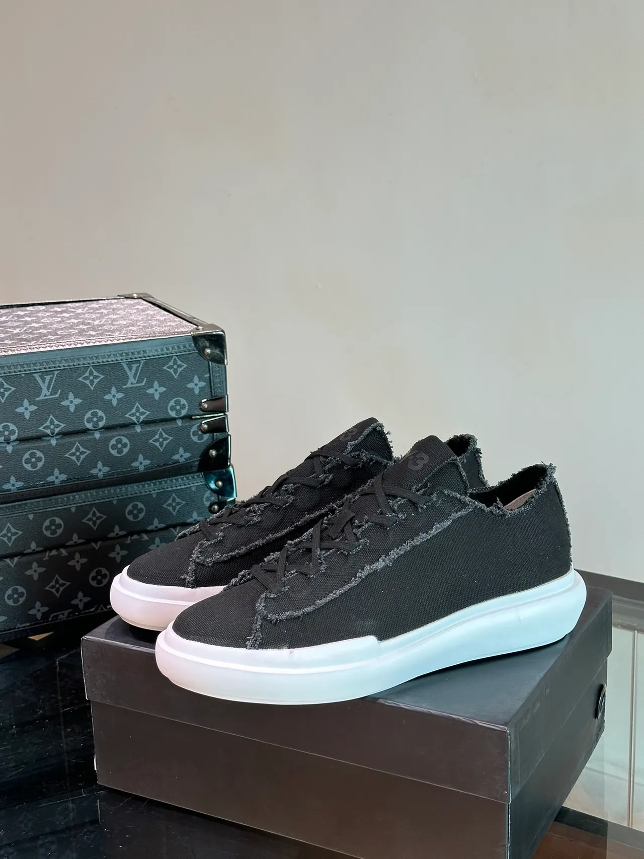 Y-3 Black White Frayed-Edge Canvas Low-Top Lifestyle Sneakers