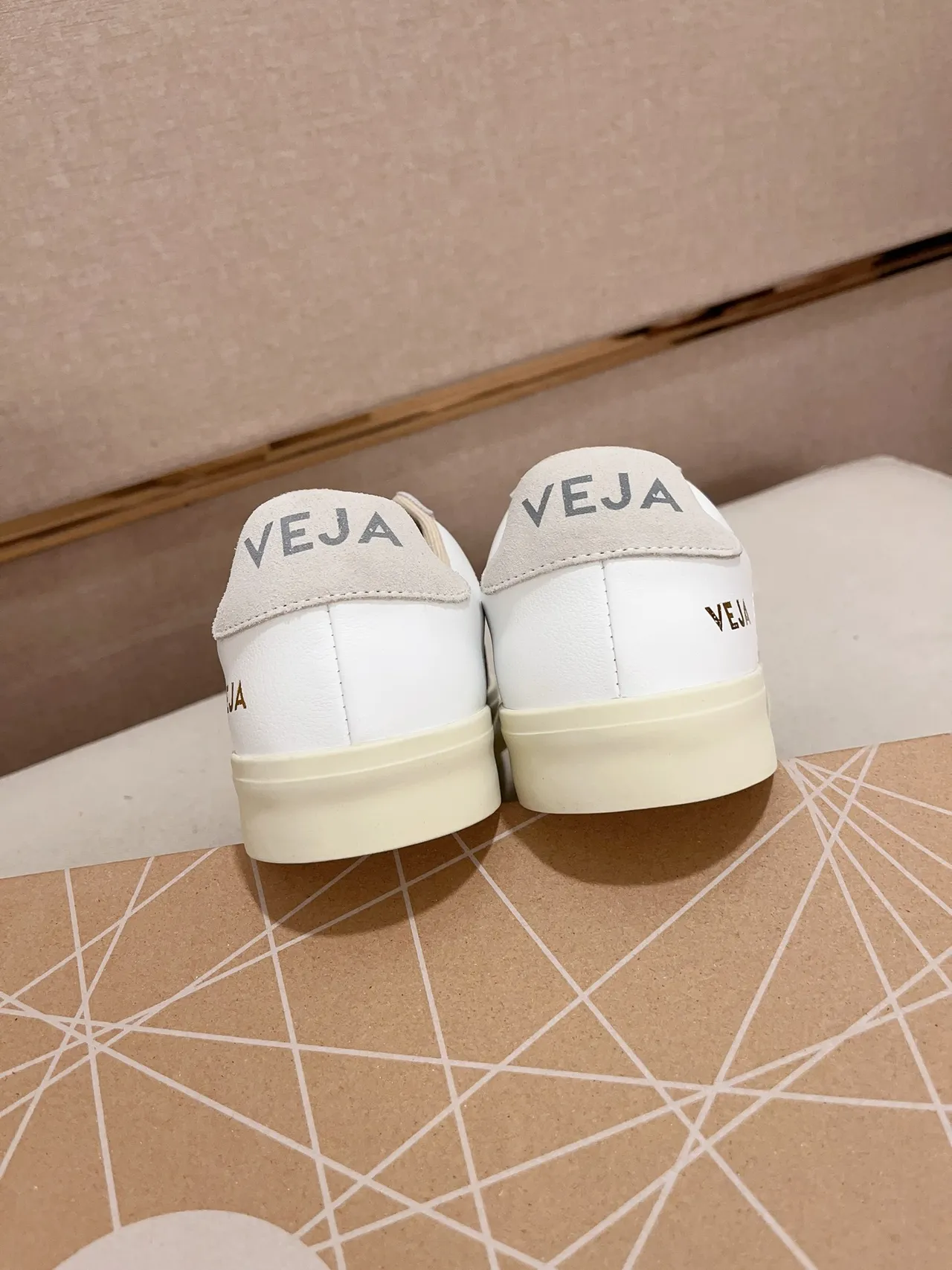VEJA White Beige Low-Top Leather Upper Lifestyle Sneakers