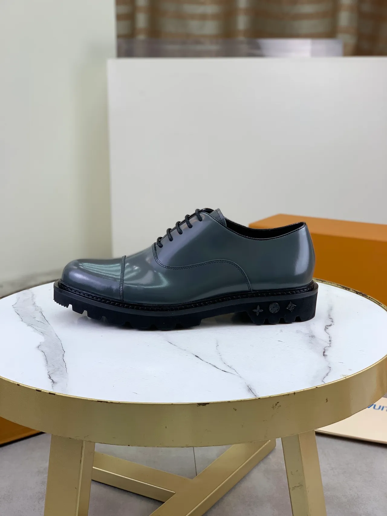 Louis Vuitton LV Trail Glossy Gray Cap-Toe Oxford Shoes