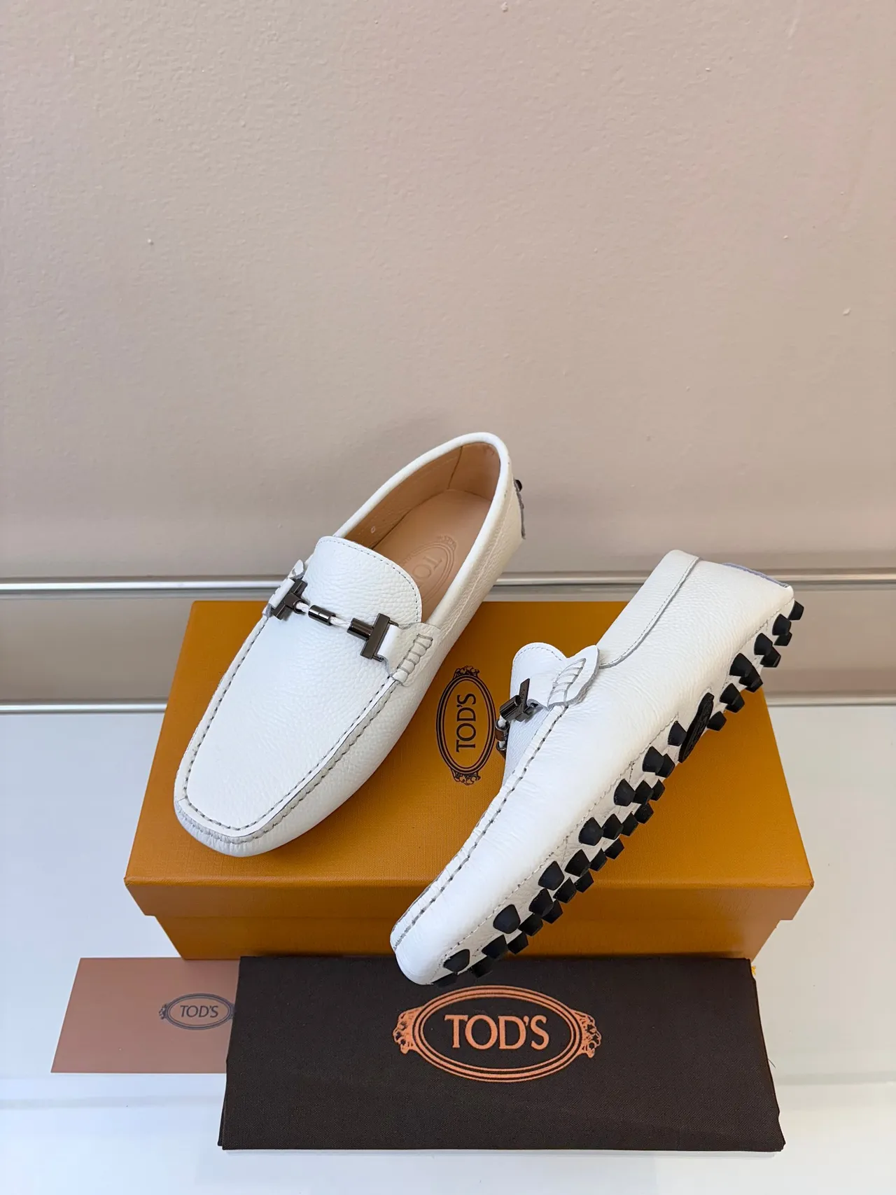 Tod's Gommino White Beige Pebbled Leather Horsebit Buckle Loafer
