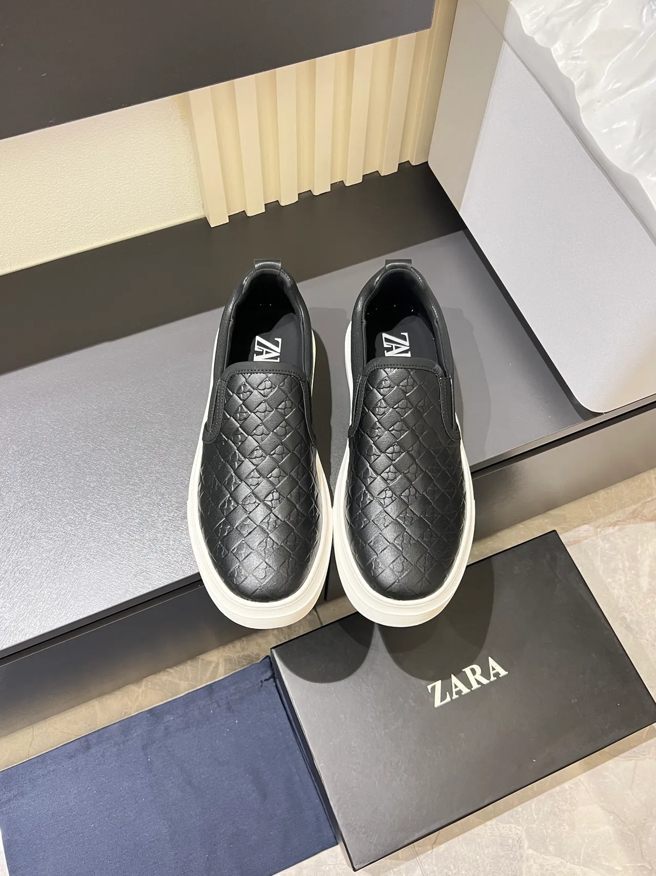 Bottega Veneta Cassette Black Intrecciato Slip-On Lifestyle Sneakers
