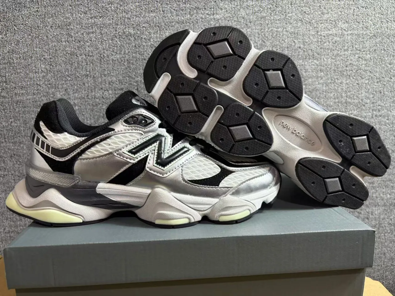 New Balance Silver Black Layered Midsole Metallic Mesh Upper Chunky Sneakers
