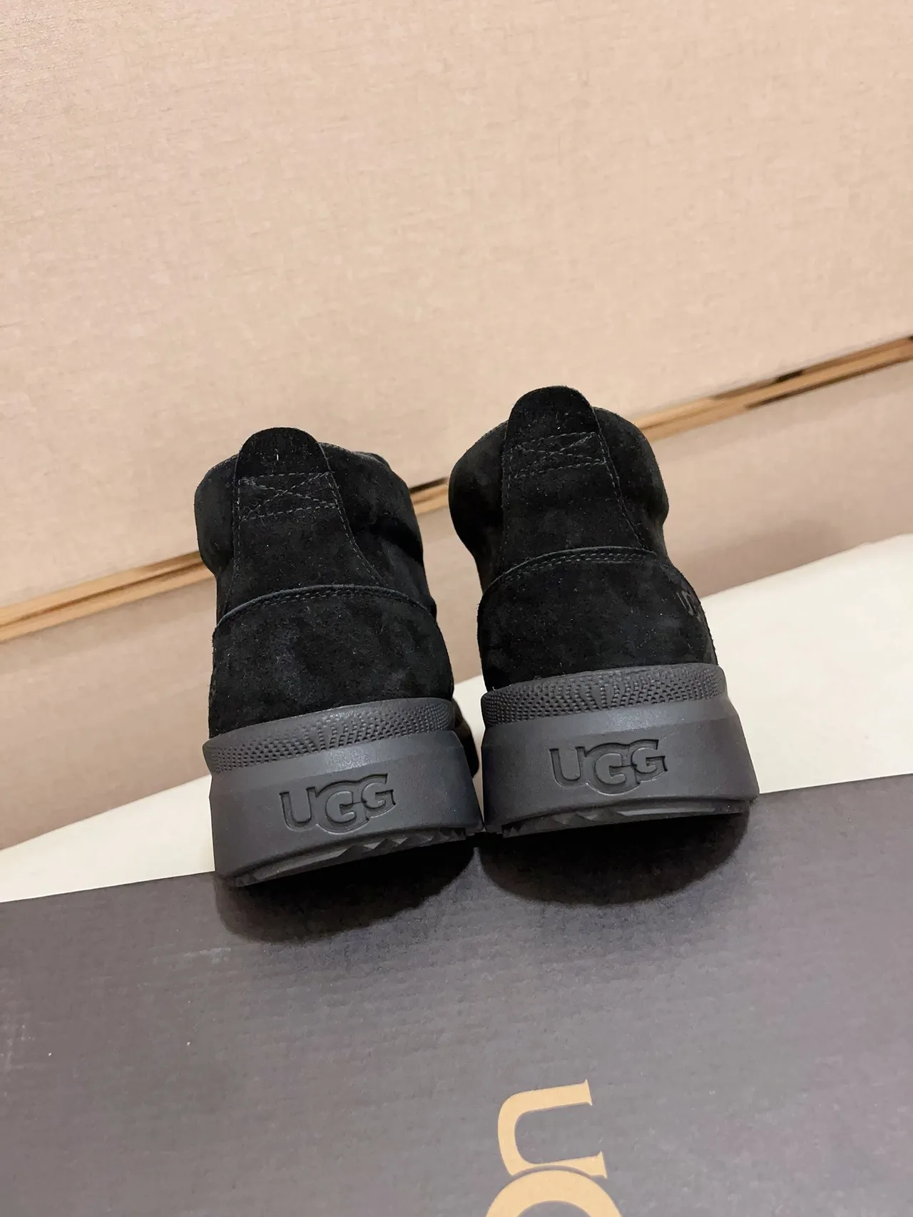 UGG Black Gray Suede Upper Side-Lace Chukka Ankle Boots