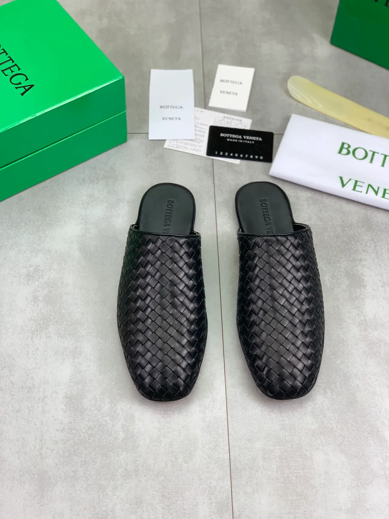 Bottega Veneta Cassette Black Woven Intrecciato Leather Backless Slip-On Casual Shoes