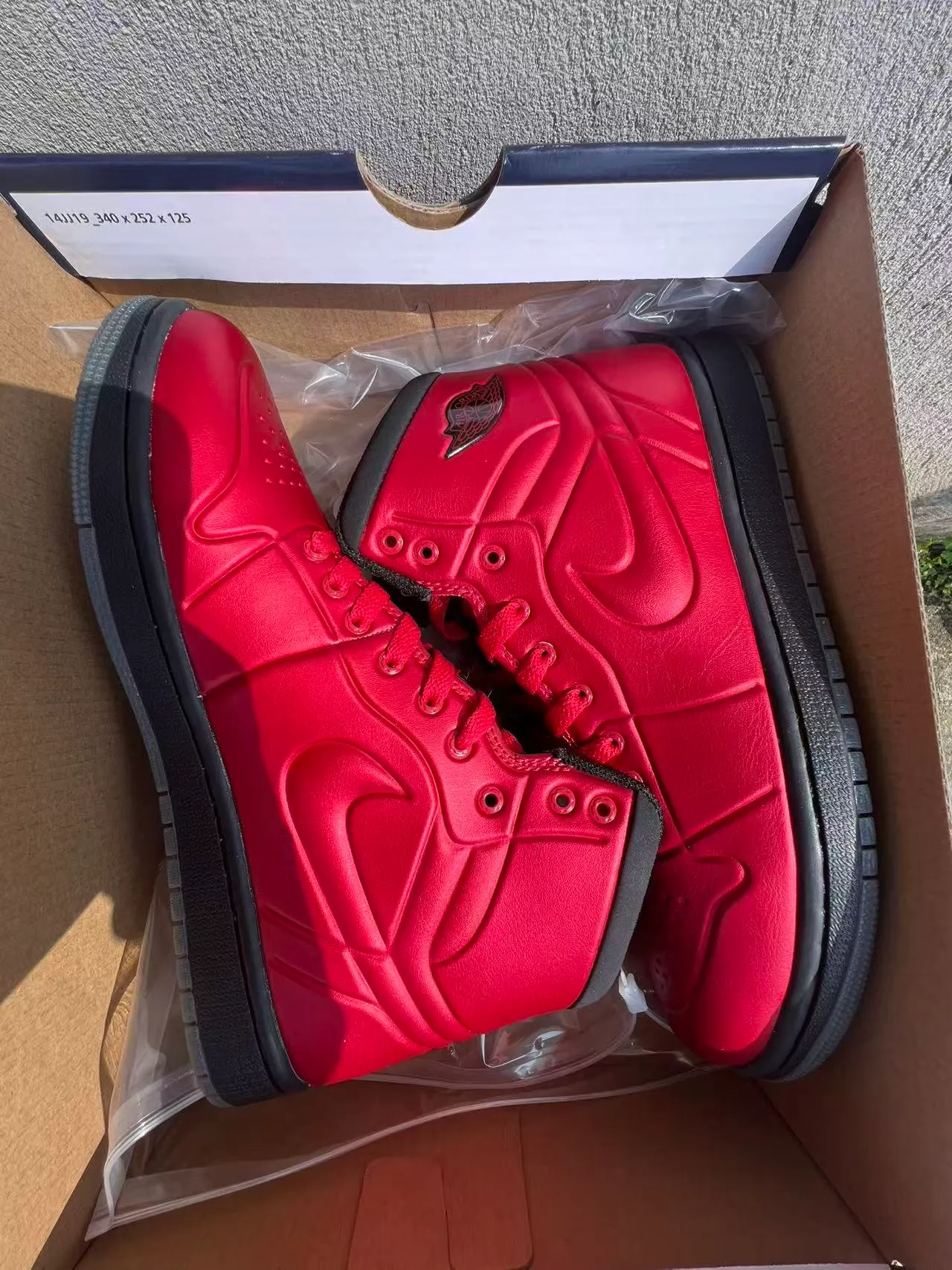 Air Jordan 1 High Red and Black Basketball Shoes