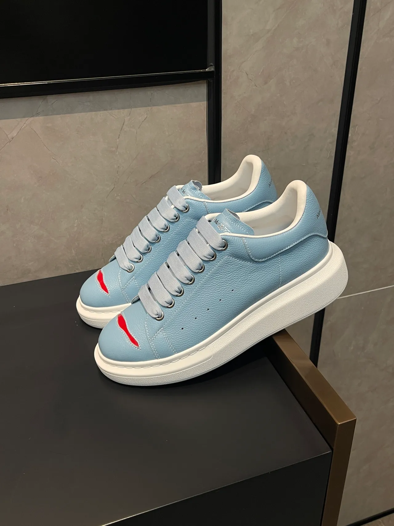 Alexander McQueen Oversized Sneaker Blue Red Platform Sole Pebbled Leather Upper Chunky Sneakers