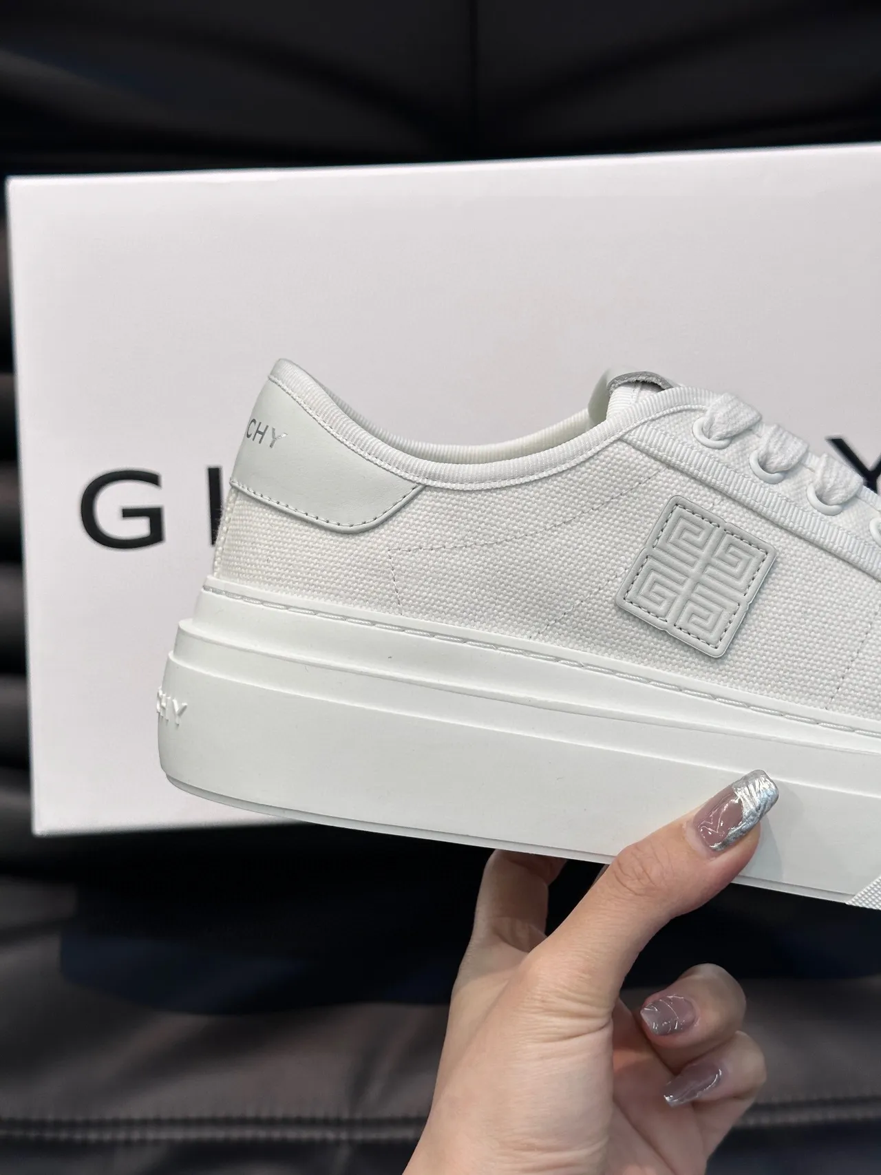 Givenchy White Minimalist Low-Top Lifestyle Sneakers