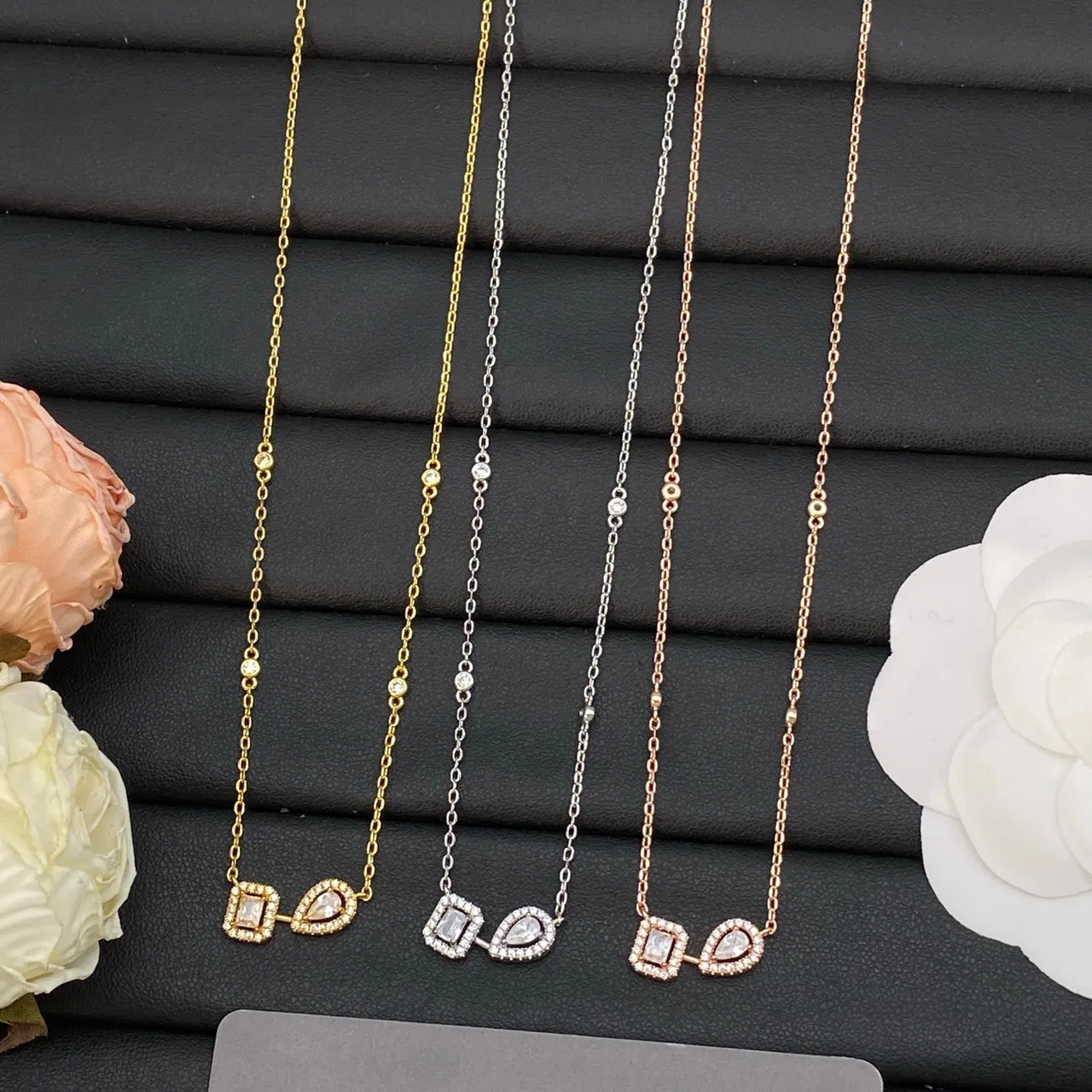 Gold Silver Chain Circular Halo Pendant Necklace