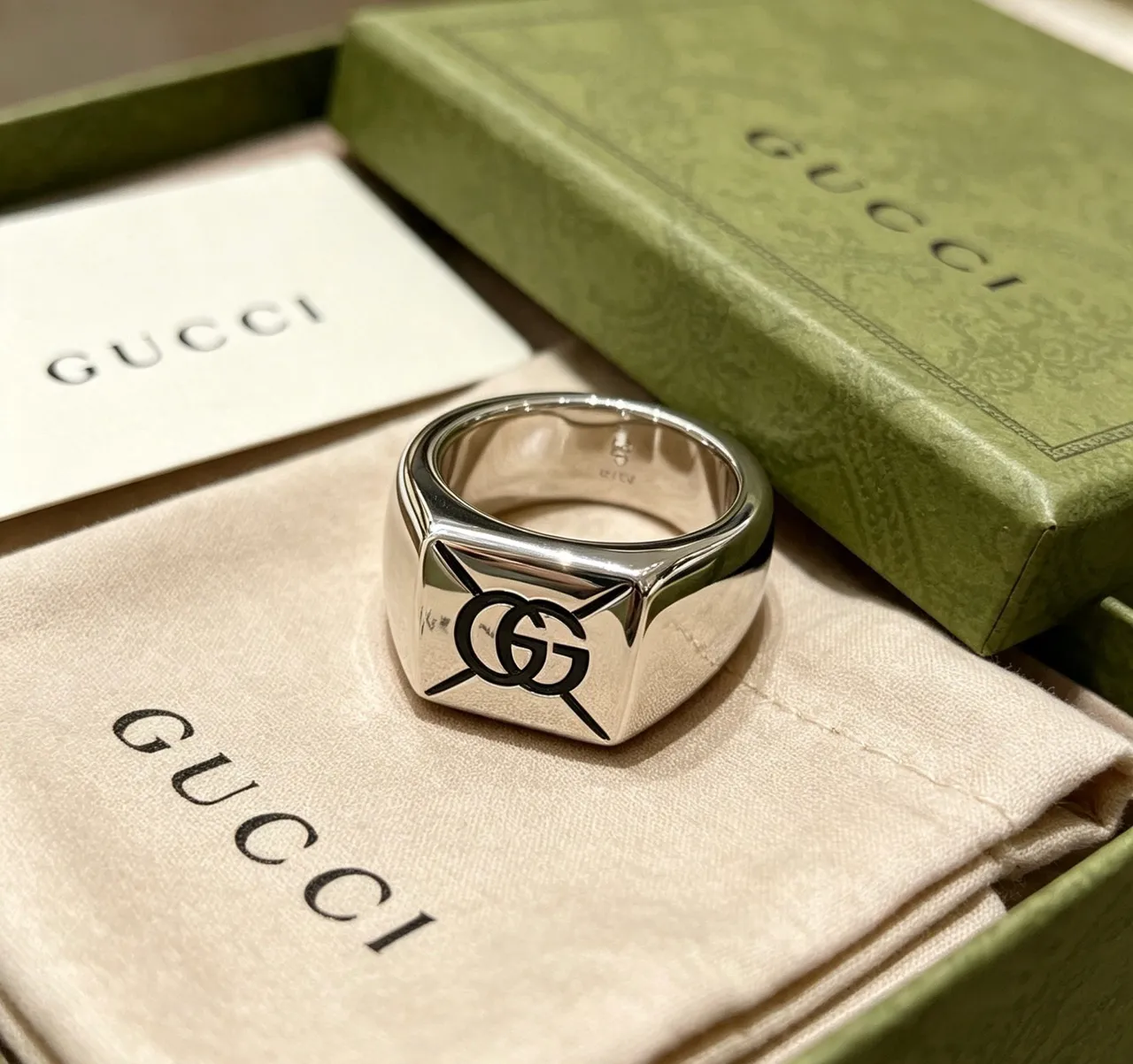 Gucci Screener Silver Black Square Signet Polished Ring