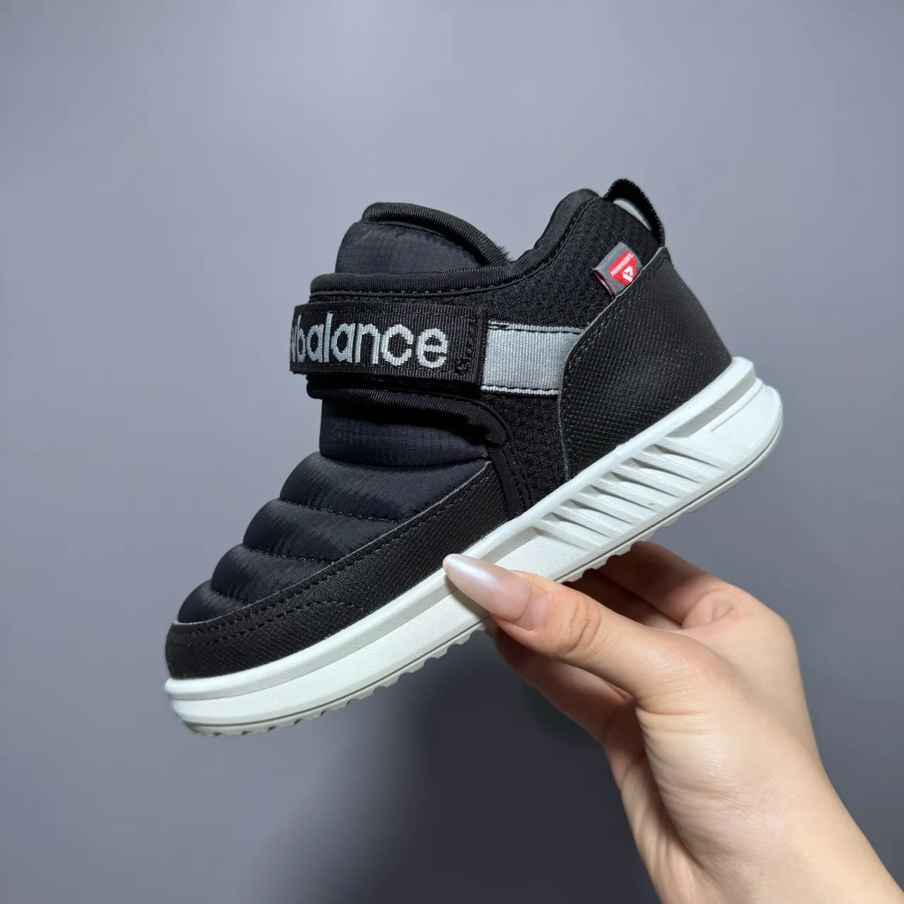 New Balance Silver Black Quilted Puffer Upper Single Velcro Strap Lifestyle Sneakers