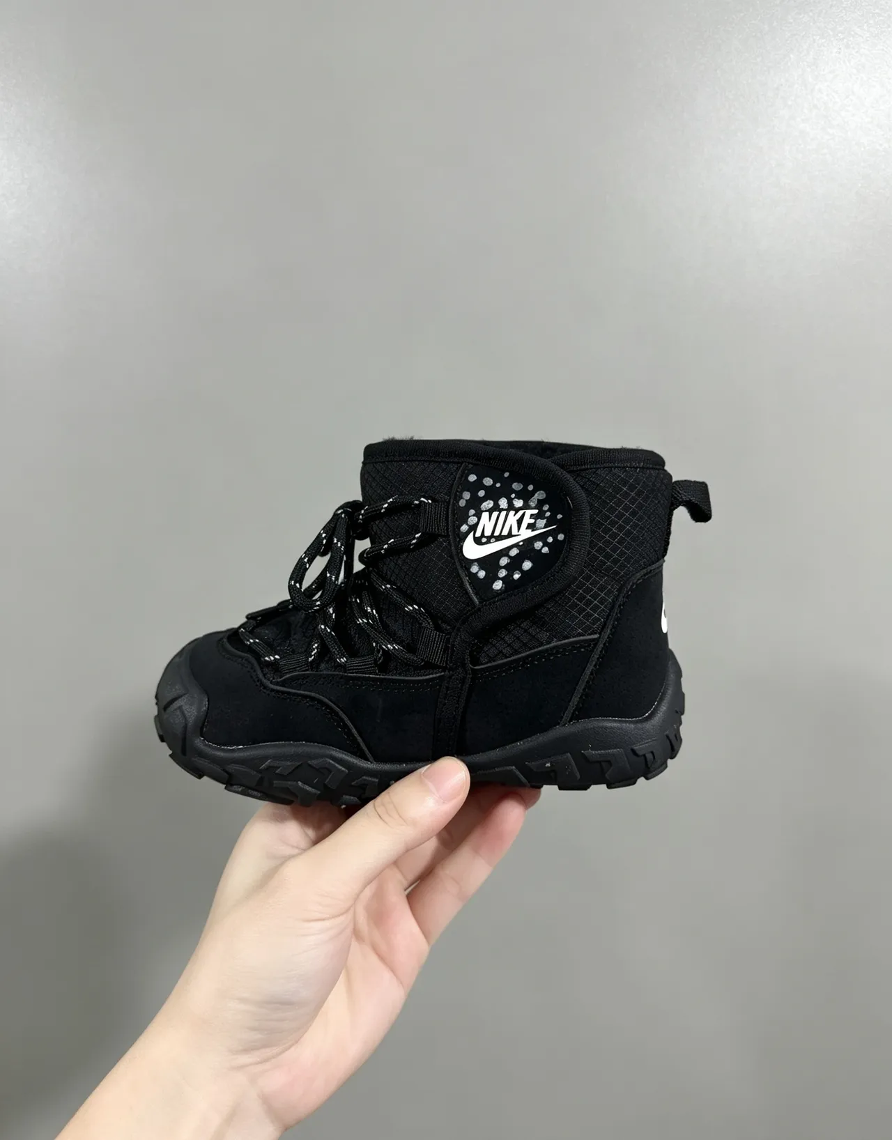 Nike Black Pink Insulated Ankle Boot Synthetic Mesh And Suede-Like Upper Snow Boots