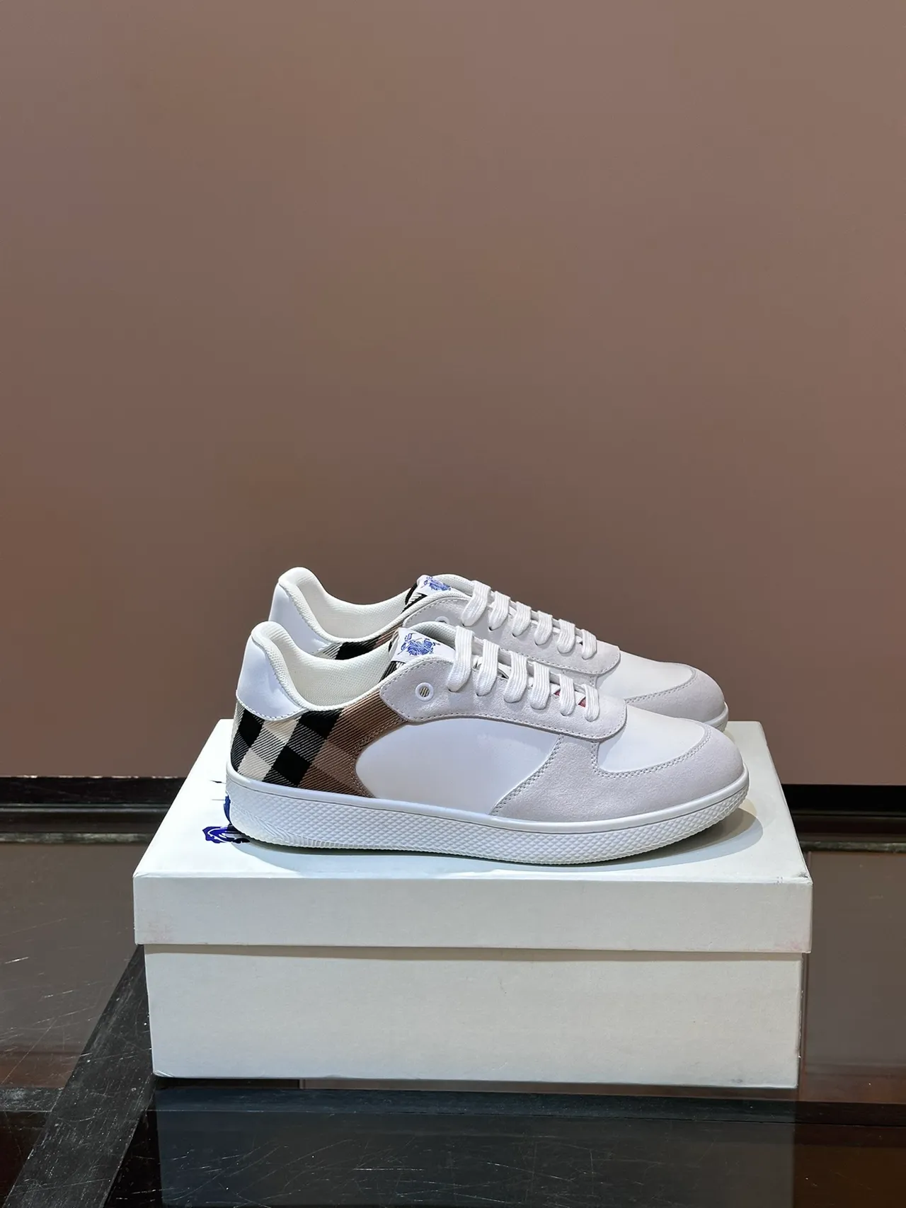 Burberry White Beige Low-Top Mixed-Material Lifestyle Sneakers