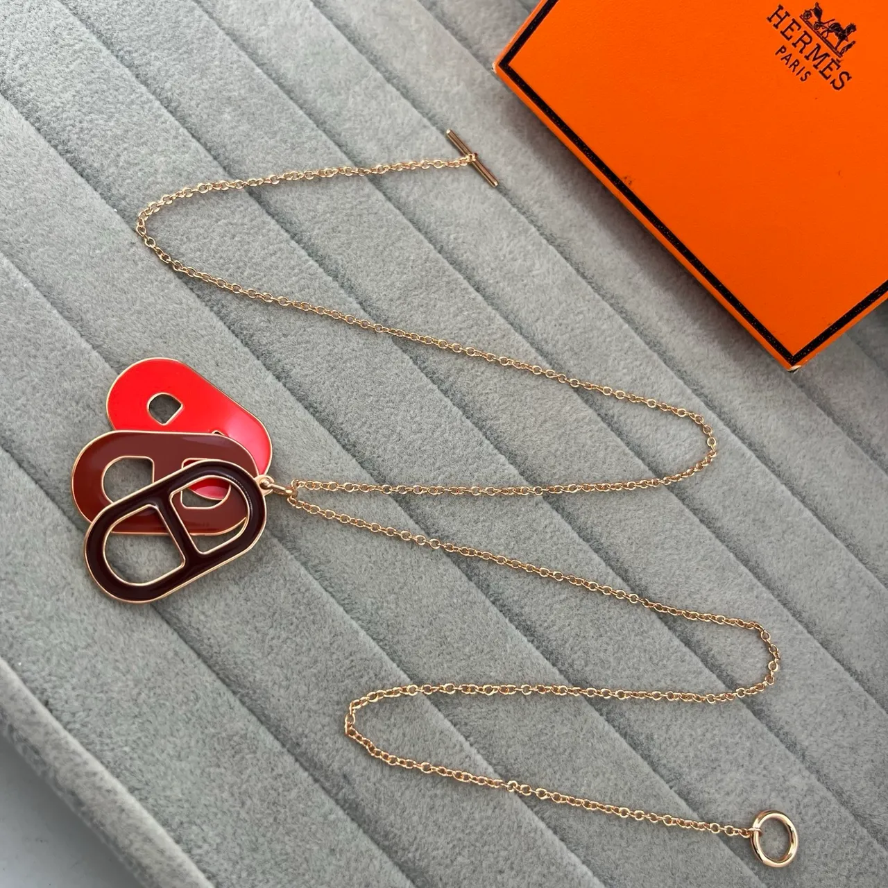 Hermès Red Brown Enamel Pendant Interlocking Oval Charms Necklace