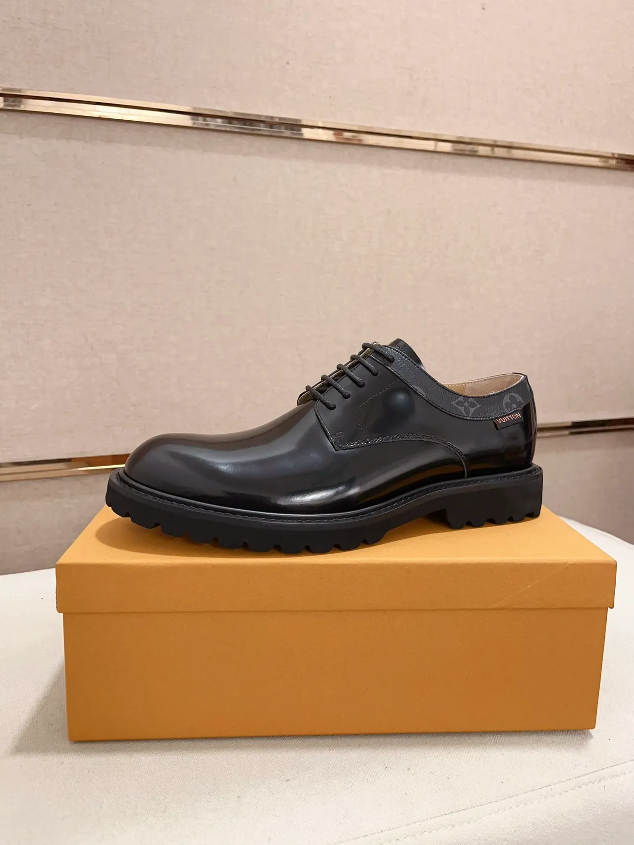 Louis Vuitton Black Glossy Leather Lug-Sole Oxford Shoes
