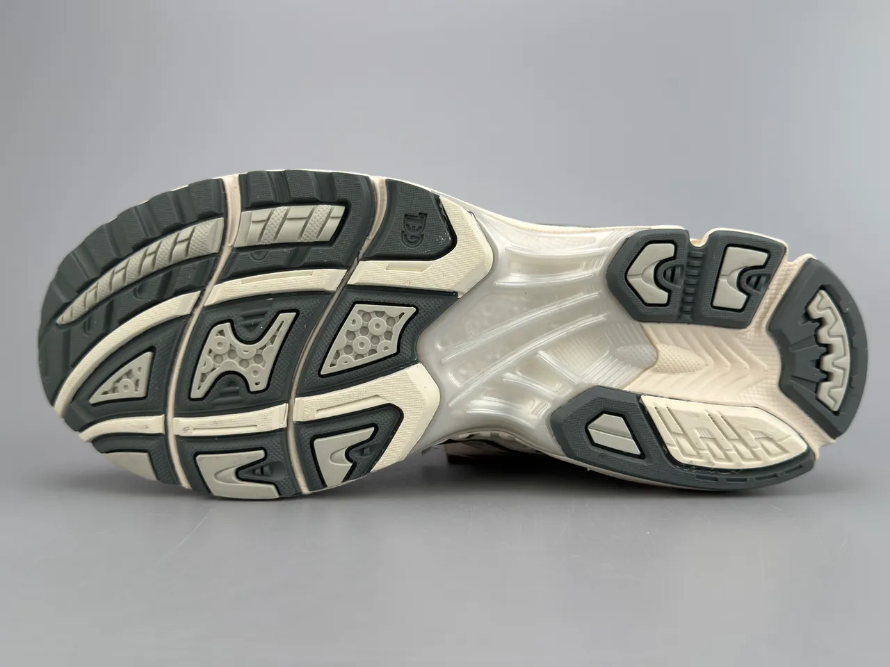 ASICS Gel-Kayano Beige Silver Mesh And Synthetic Overlay Upper Metallic Accents Running Shoes