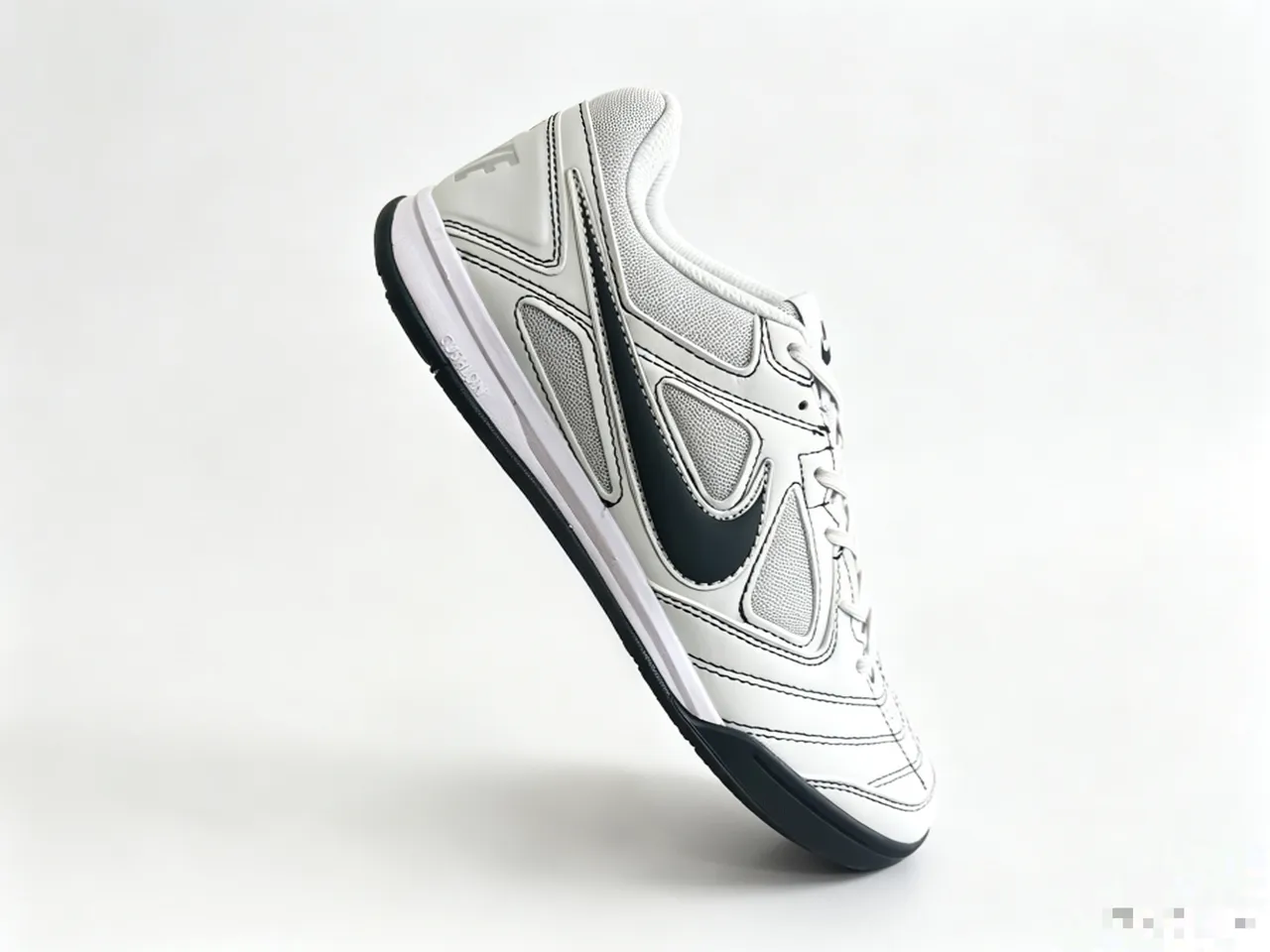 Nike White Black Low-Top Synthetic-Mesh Upper Indoor Soccer Shoes