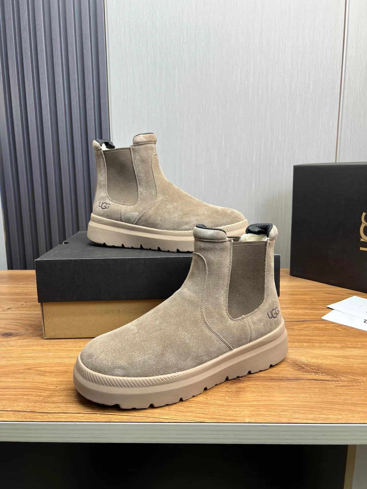 UGG Chelsea Boot Beige White Suede Upper Elastic Side Gussets Chelsea Boots