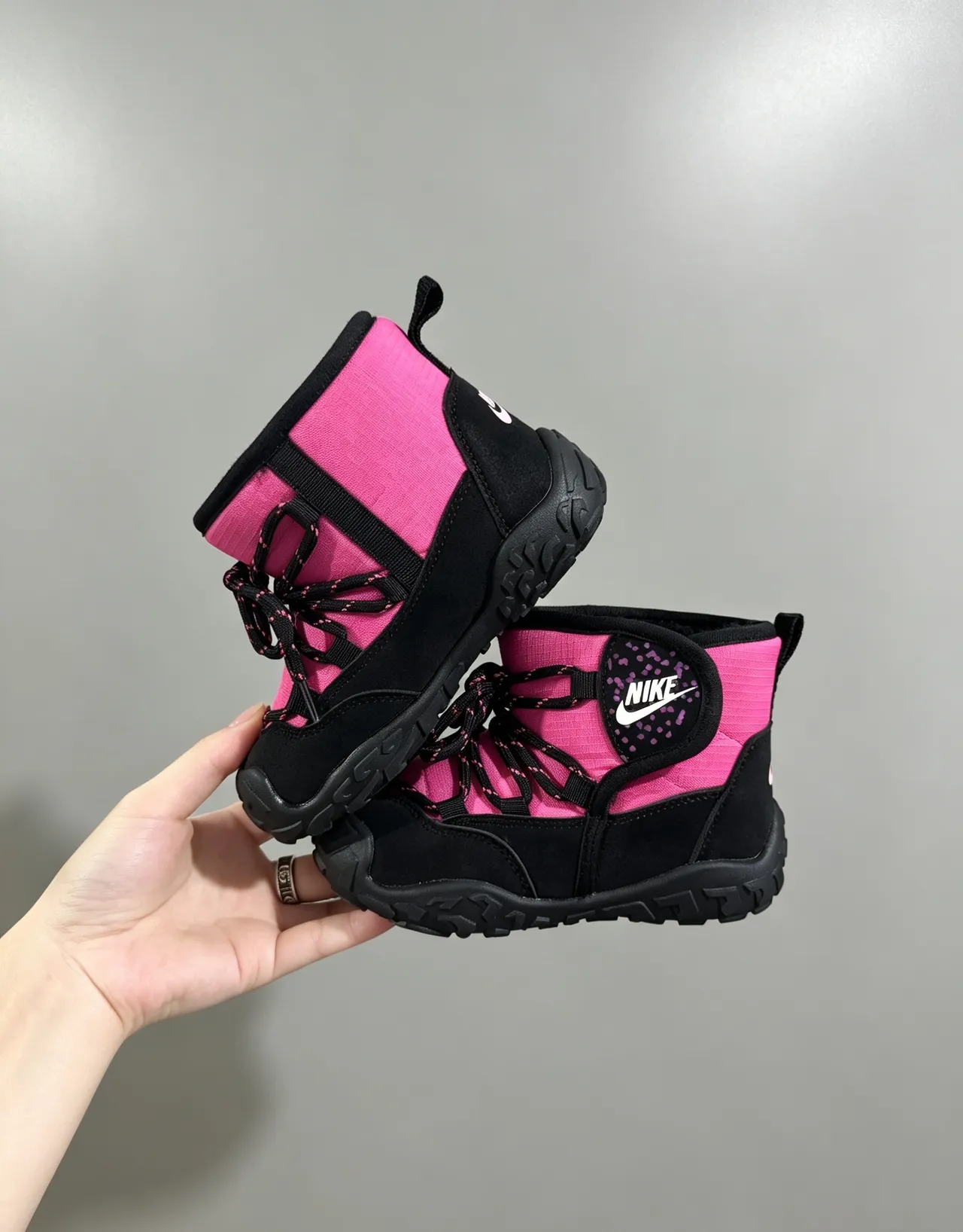 Nike Black Pink Insulated Ankle Boot Synthetic Mesh And Suede-Like Upper Snow Boots