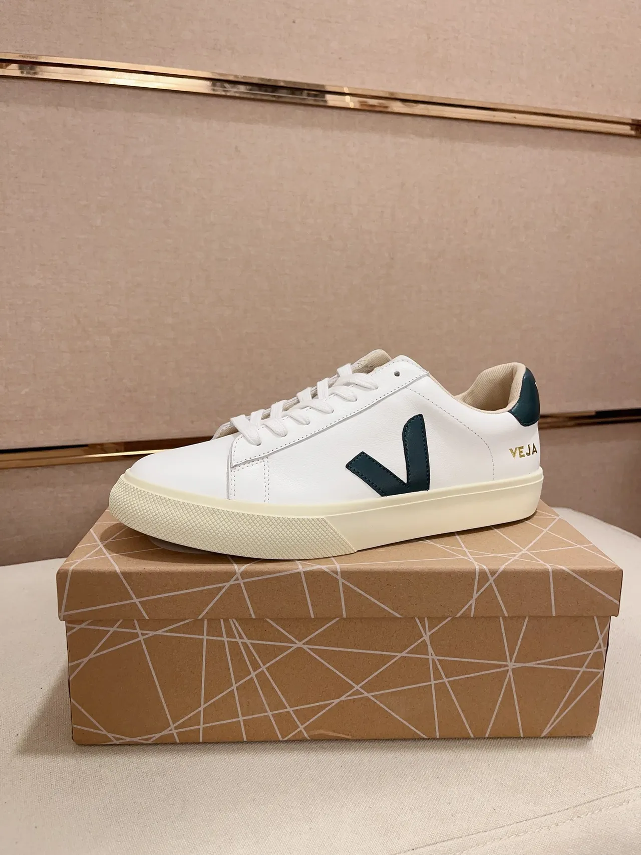 VEJA Esplar White and Dark Green Lifestyle Sneakers