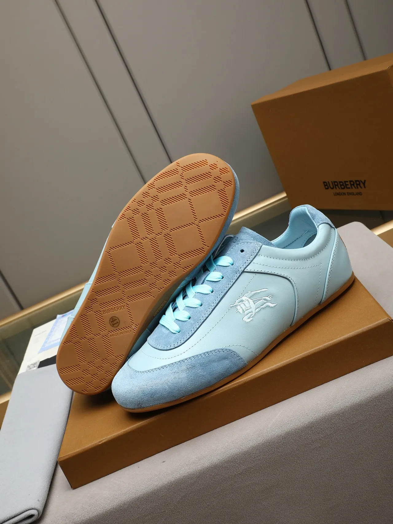 Lacoste Blue Beige Low-Top Leather-Suede Hybrid Lifestyle Sneakers