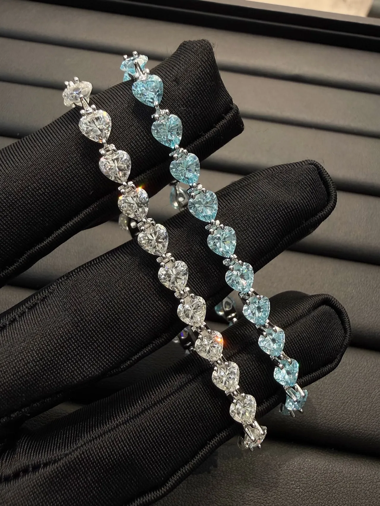 Blue White Heart-Shaped Faceted Stones Linked Chain Construction Necklace